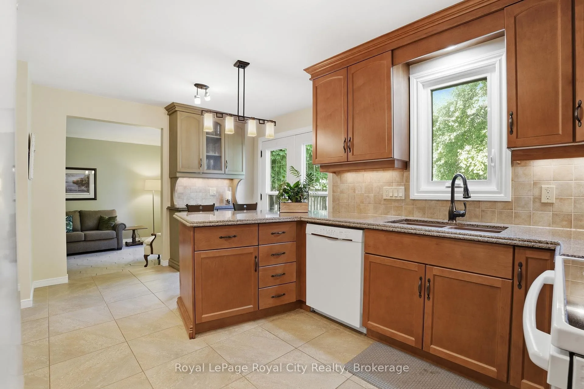 Photo 12 of 3 Darby Road, Guelph, Willow West/Sugarbush/West Acres — HOMEH