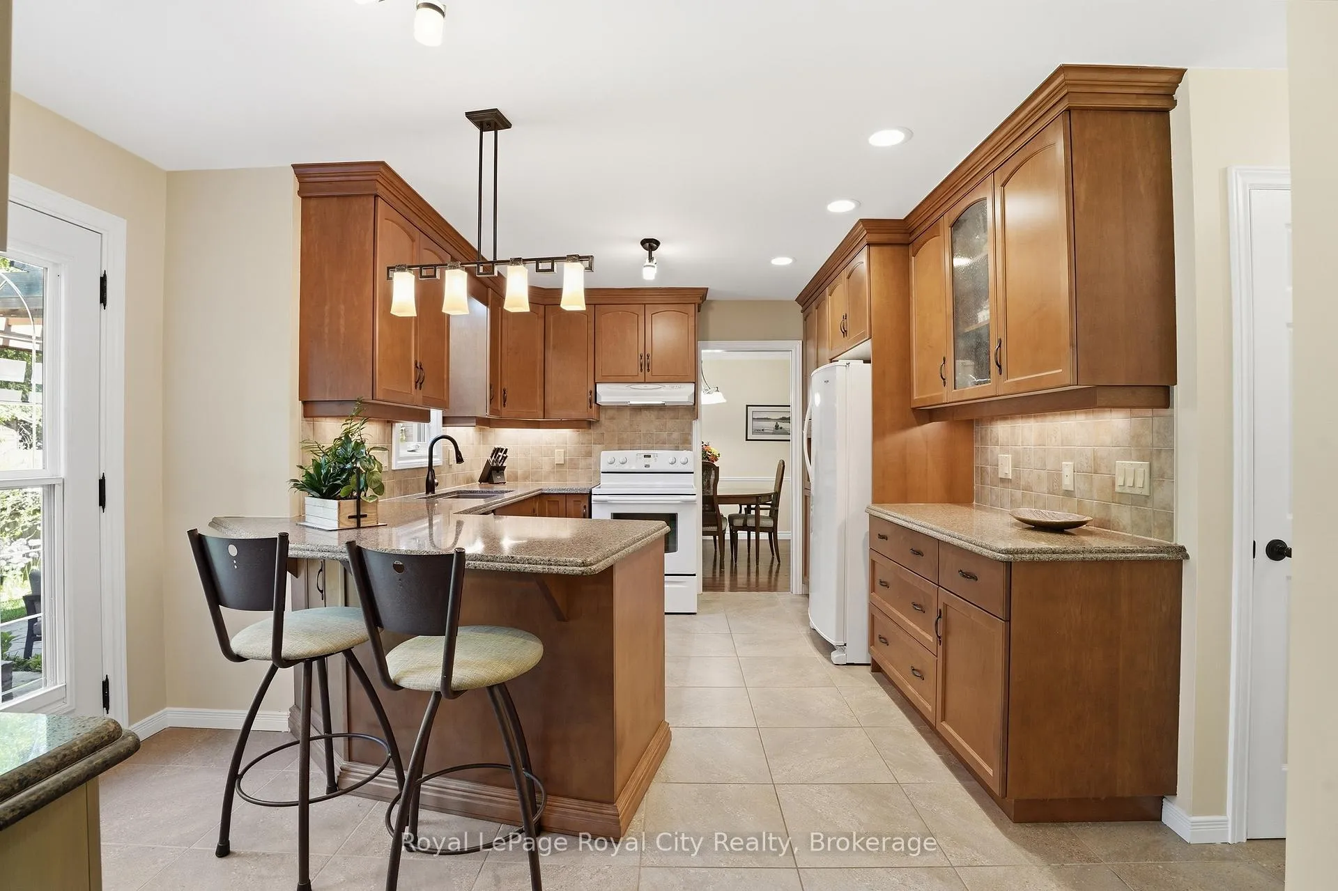 Photo 14 of 3 Darby Road, Guelph, Willow West/Sugarbush/West Acres — HOMEH