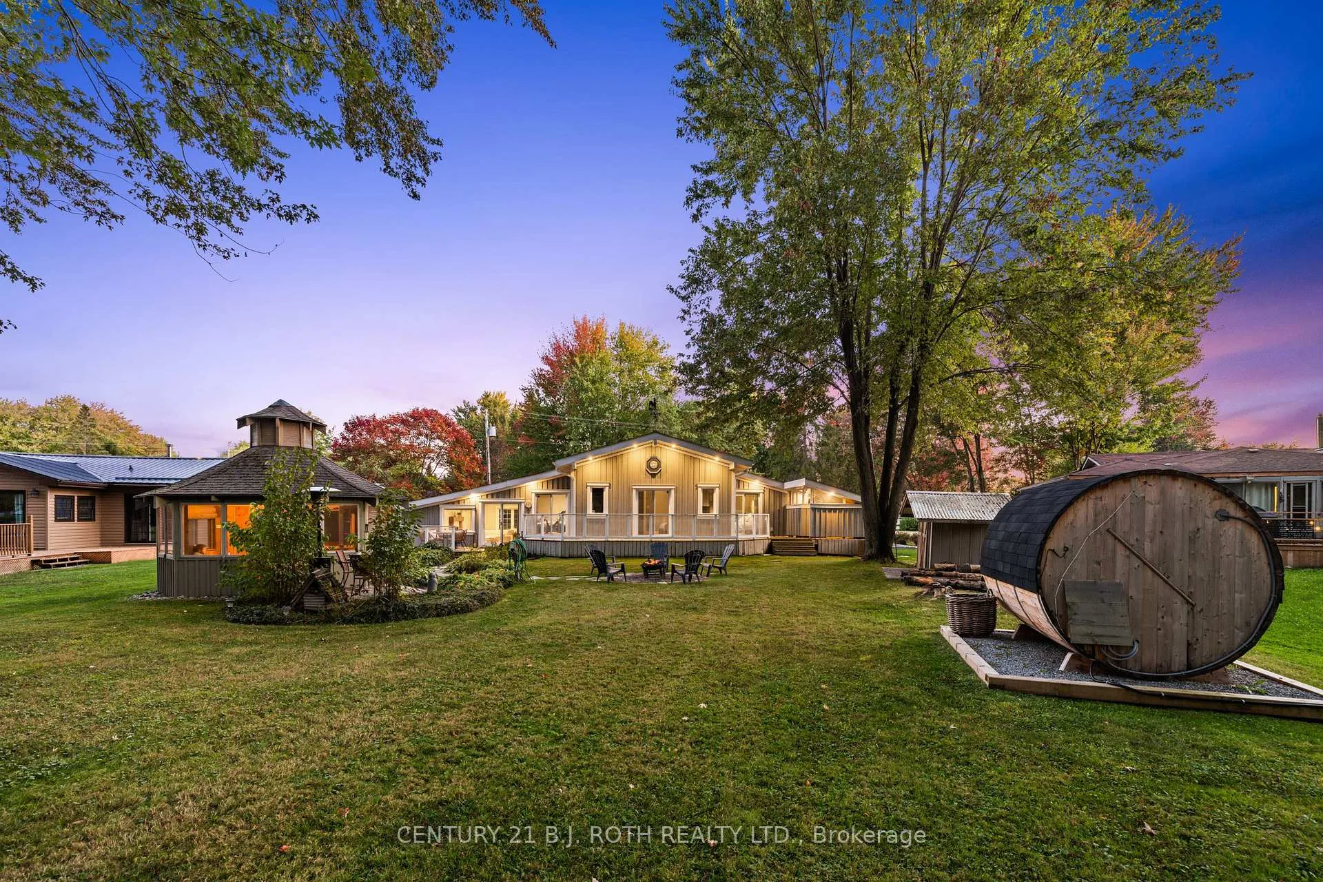 Front of 27 Poplar Crescent W