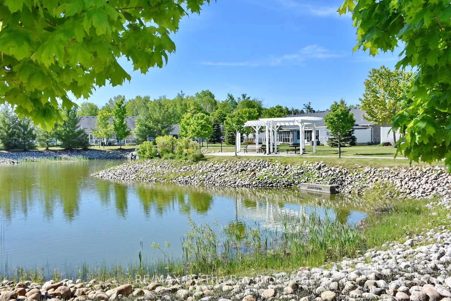 Photo 2 of 3 Garden Grove Crescent, Wasaga Beach — HOMEH