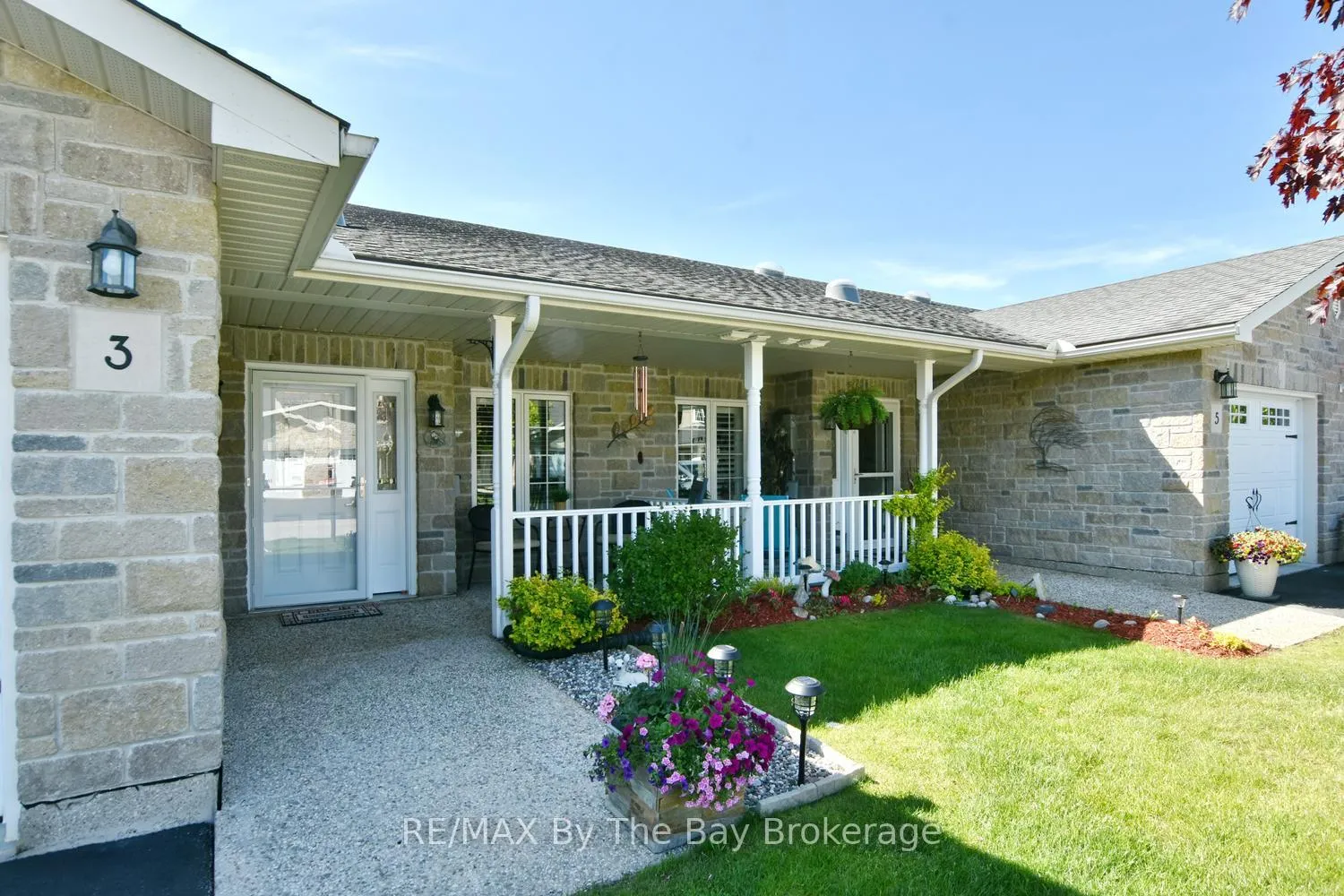 Photo 4 of 3 Garden Grove Crescent, Wasaga Beach — HOMEH
