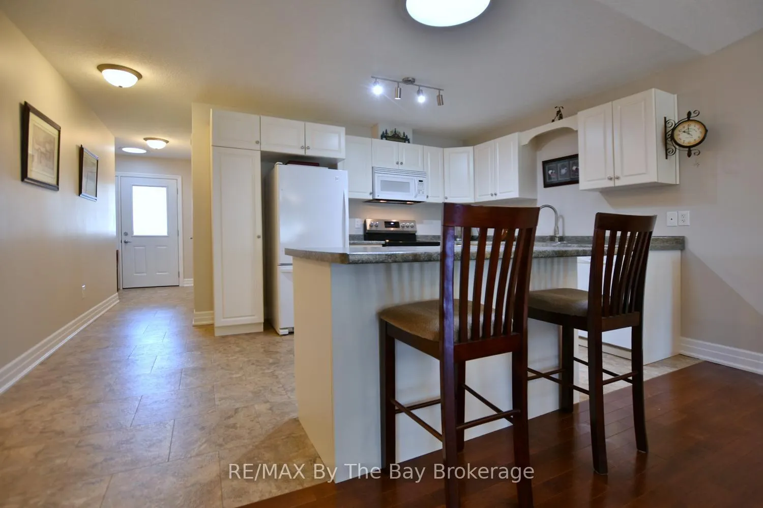 Photo 10 of 3 Garden Grove Crescent, Wasaga Beach — HOMEH