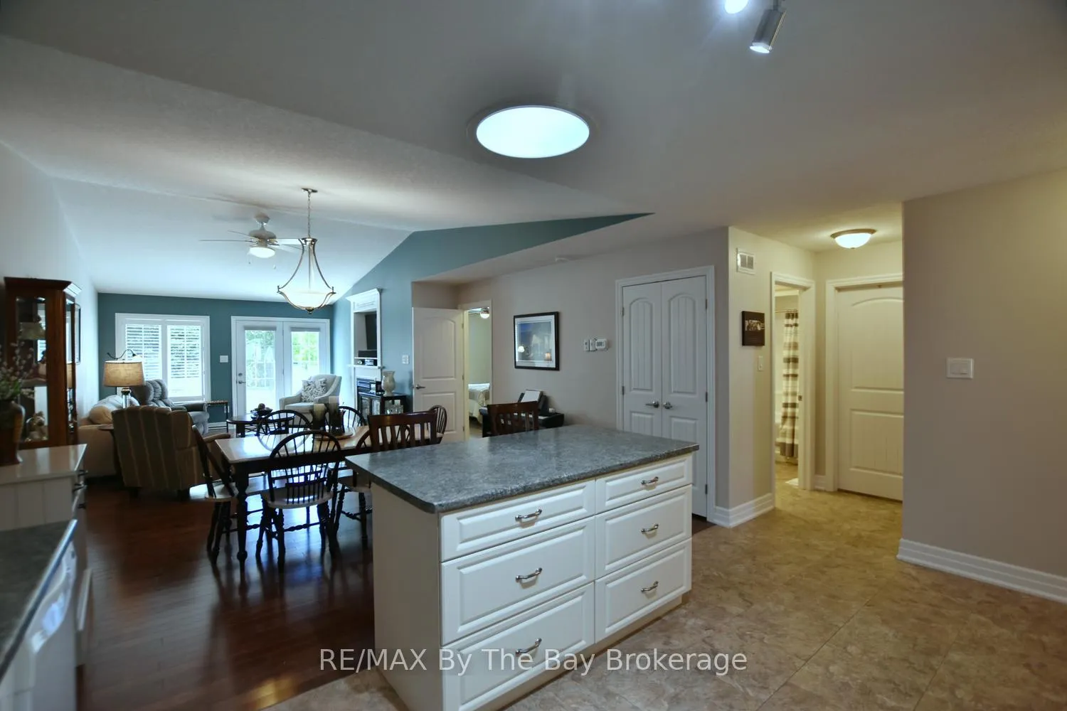 Photo 14 of 3 Garden Grove Crescent, Wasaga Beach — HOMEH