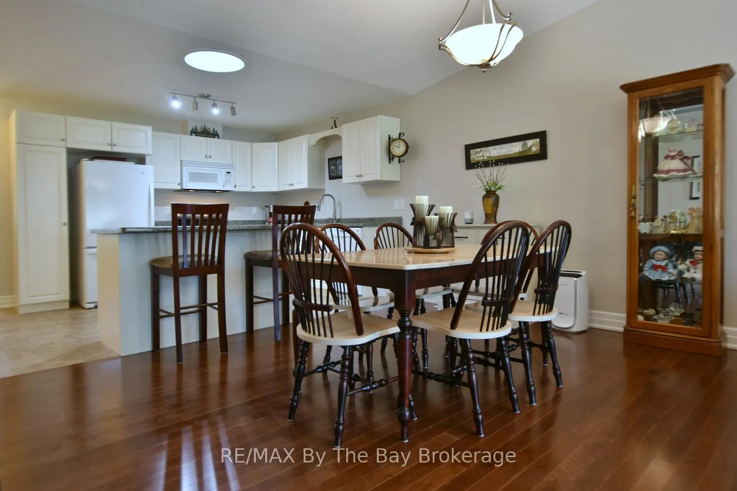 Photo 16 of 3 Garden Grove Crescent, Wasaga Beach — HOMEH