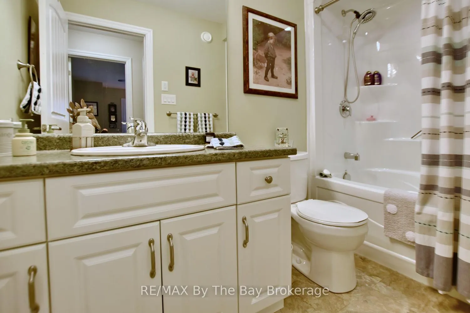 Photo 33 of 3 Garden Grove Crescent, Wasaga Beach — HOMEH