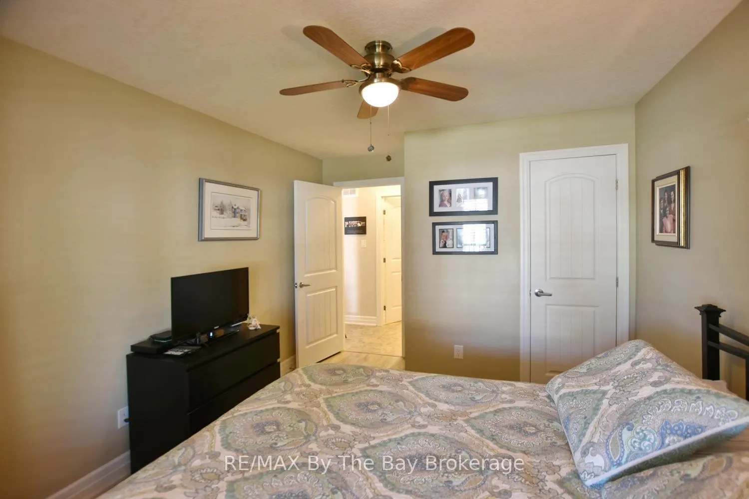 Photo 35 of 3 Garden Grove Crescent, Wasaga Beach — HOMEH