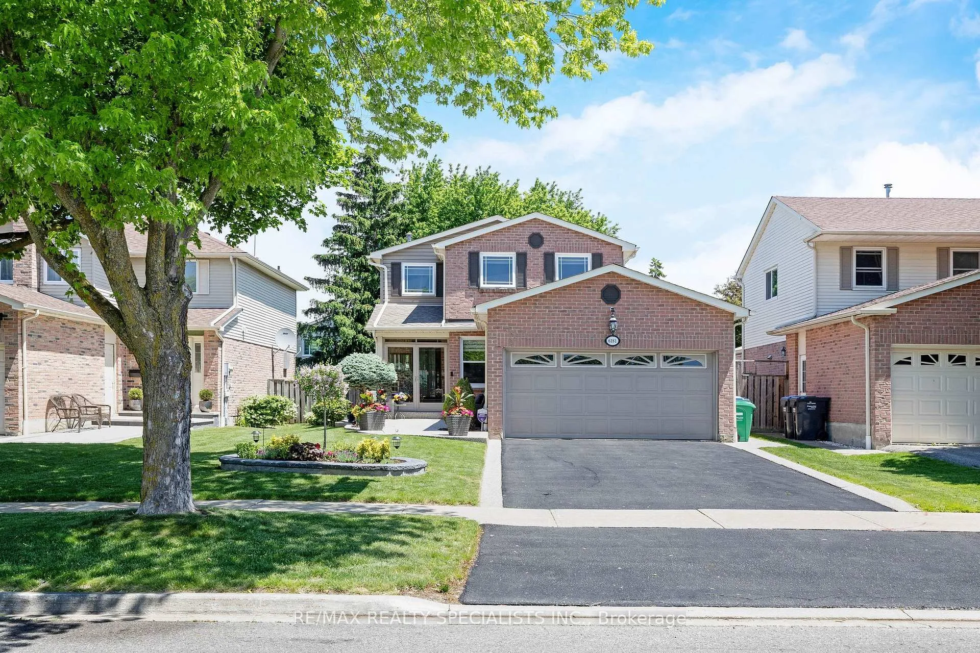 Photo 2 of 6181 Miller's Grove, Mississauga, Meadowvale — HOMEH