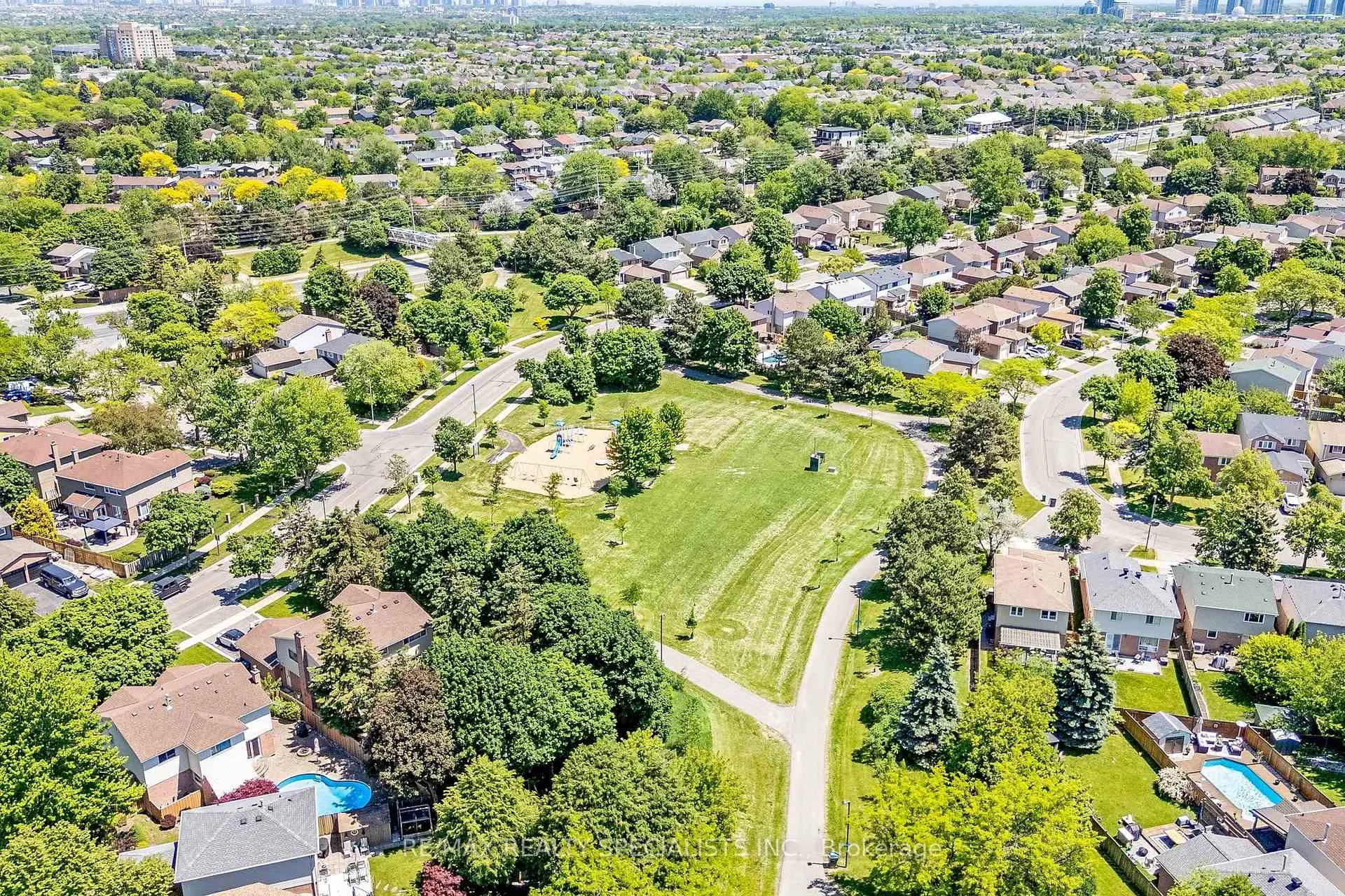 Photo 50 of 6181 Miller's Grove, Mississauga, Meadowvale — HOMEH