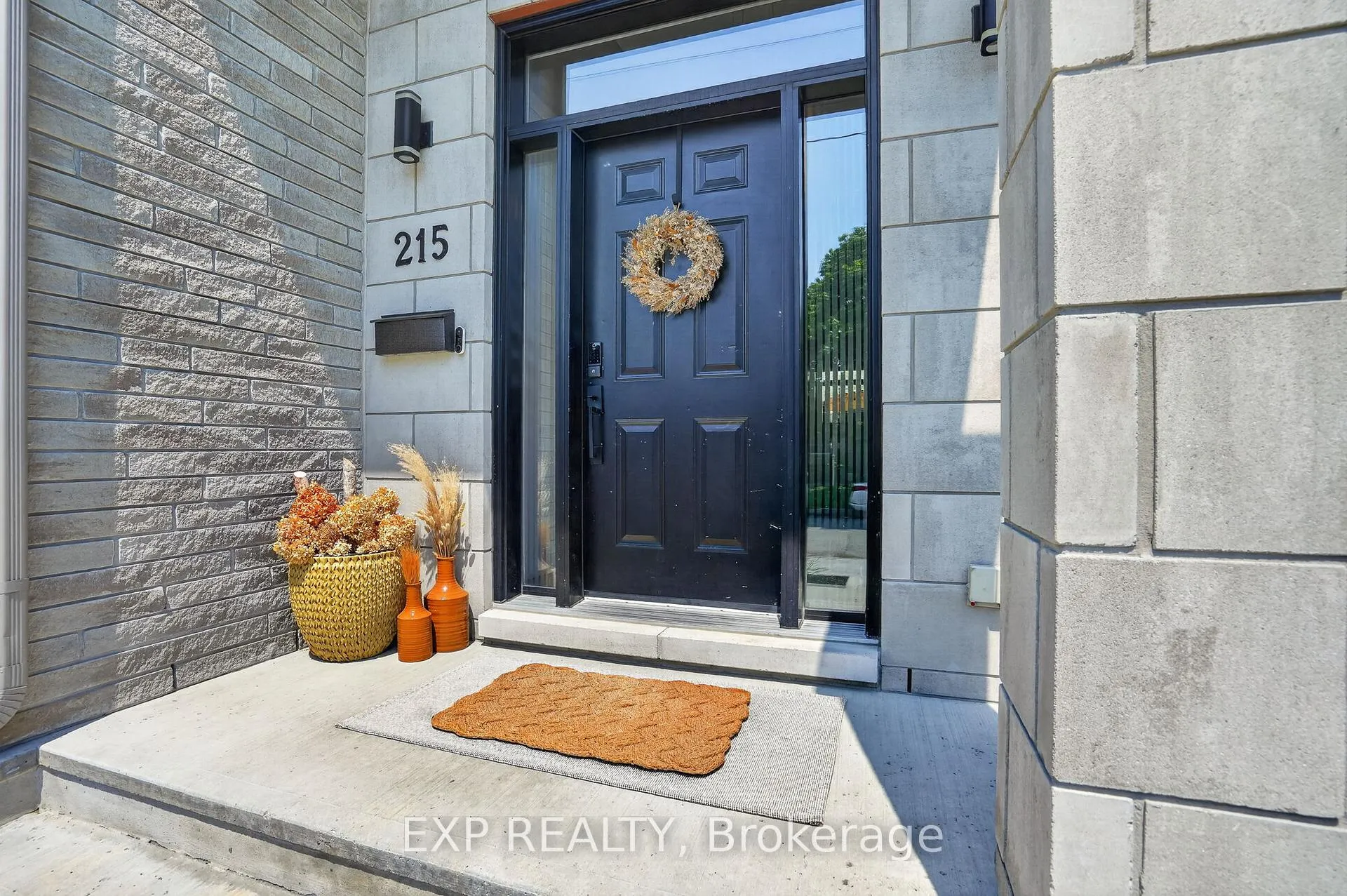 Photo 3 of 215 Columbus Avenue, Ottawa, Overbrook/Castle Heights — HOMEH