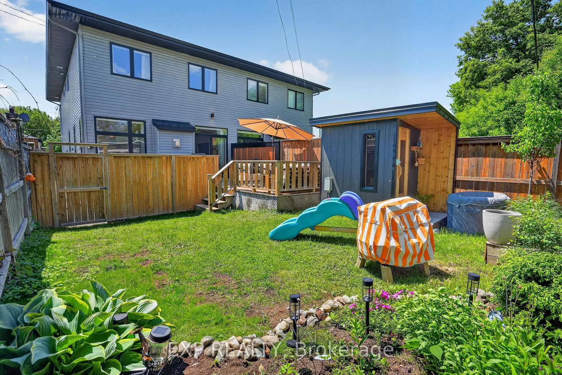 Photo 41 of 215 Columbus Avenue, Ottawa, Overbrook/Castle Heights — HOMEH