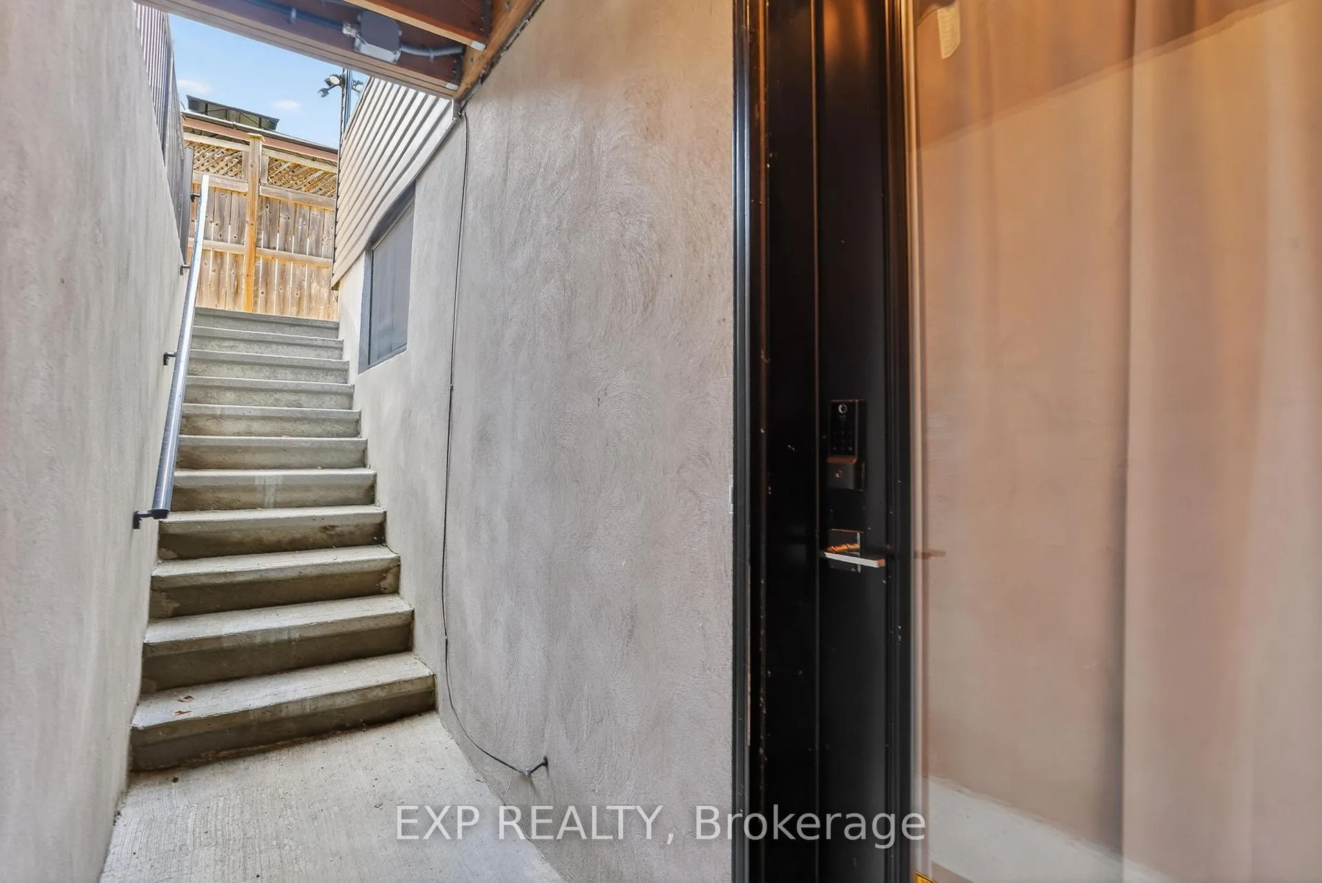 Photo 44 of 215 Columbus Avenue, Ottawa, Overbrook/Castle Heights — HOMEH