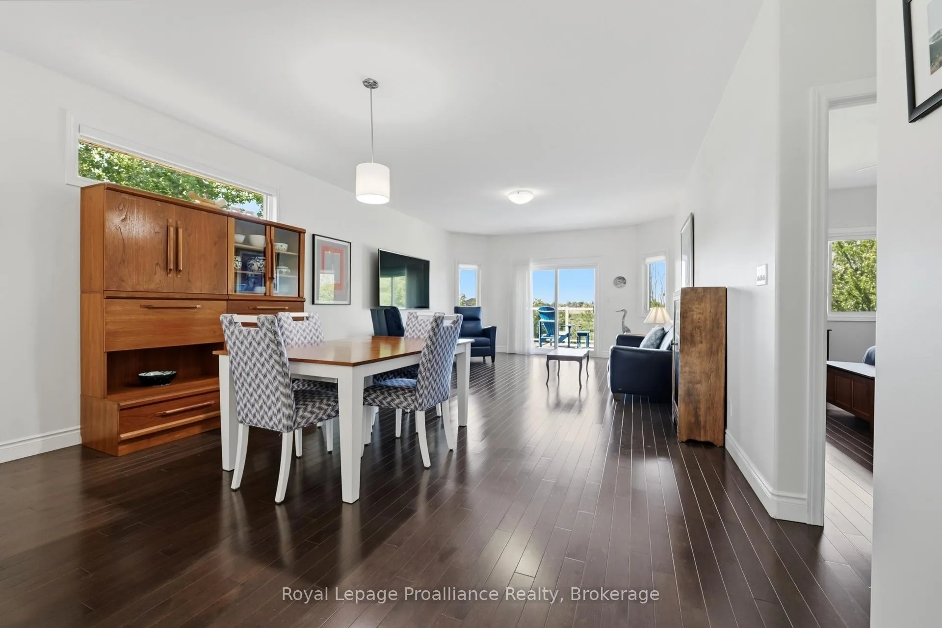 Photo 3 of 17 Hanover Court, Belleville, Thurlow Ward — HOMEH