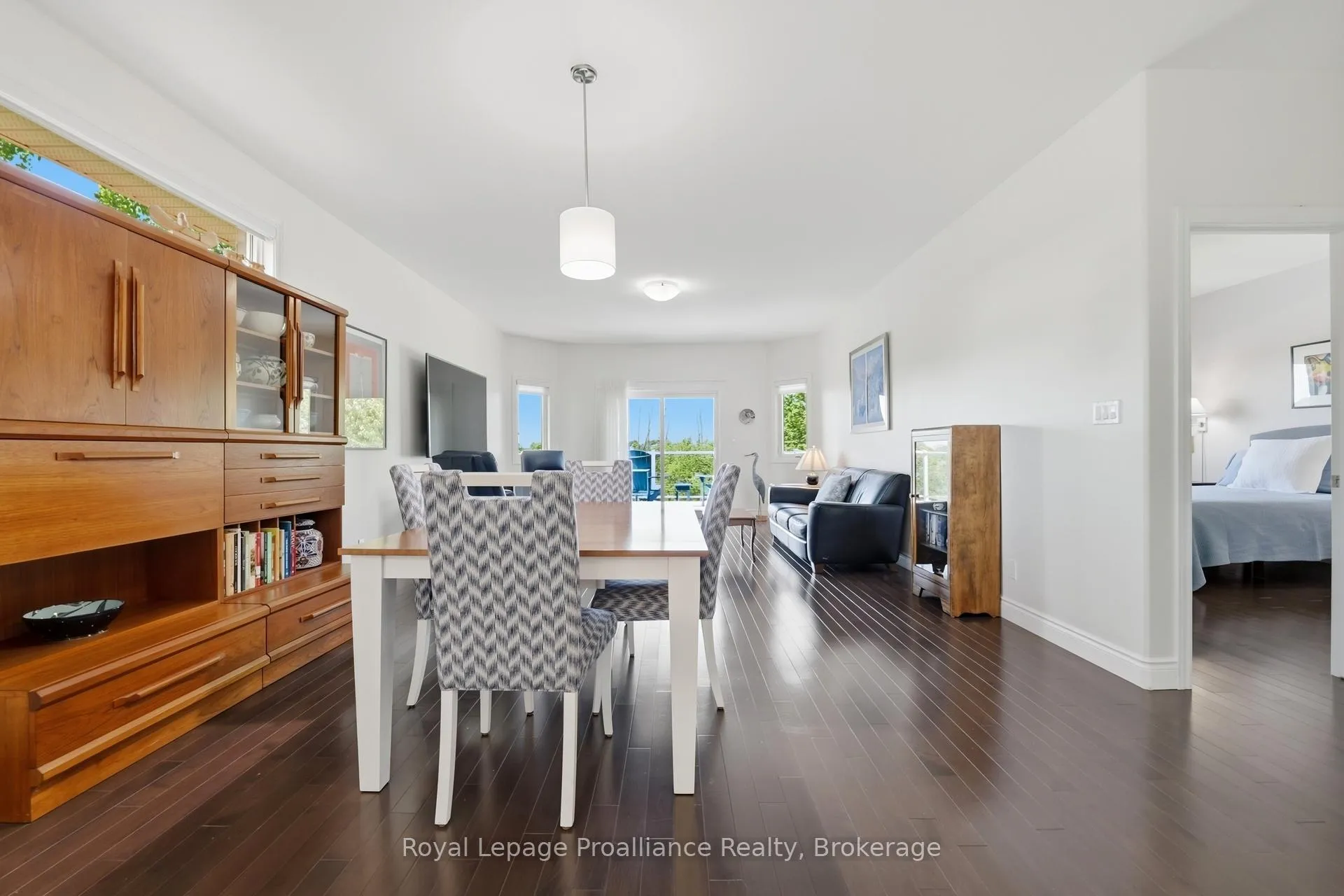 Photo 4 of 17 Hanover Court, Belleville, Thurlow Ward — HOMEH