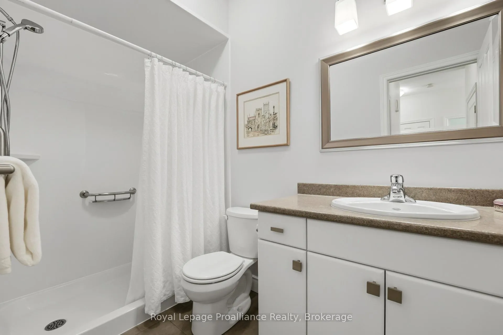 Photo 10 of 17 Hanover Court, Belleville, Thurlow Ward — HOMEH