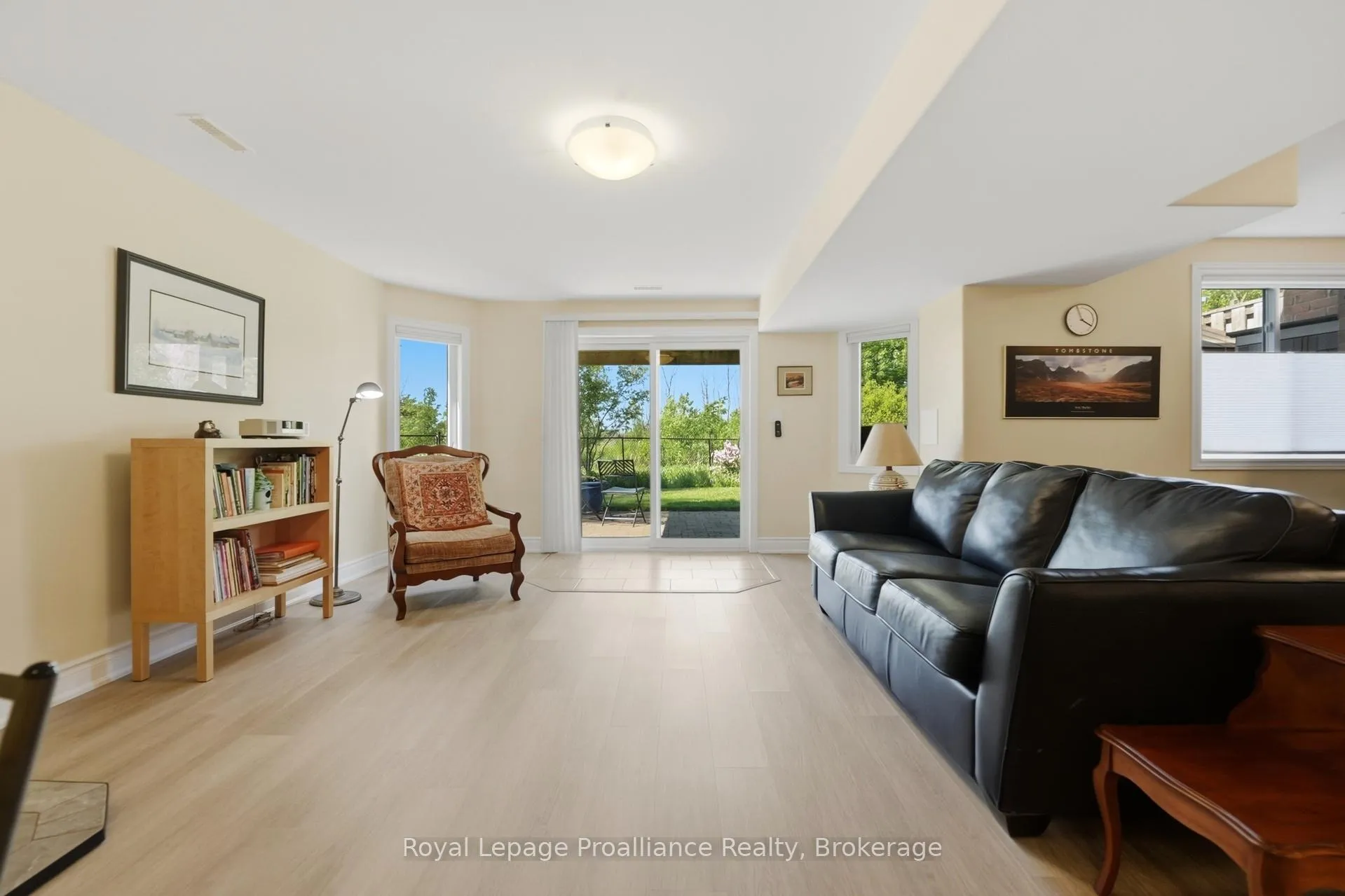 Photo 15 of 17 Hanover Court, Belleville, Thurlow Ward — HOMEH