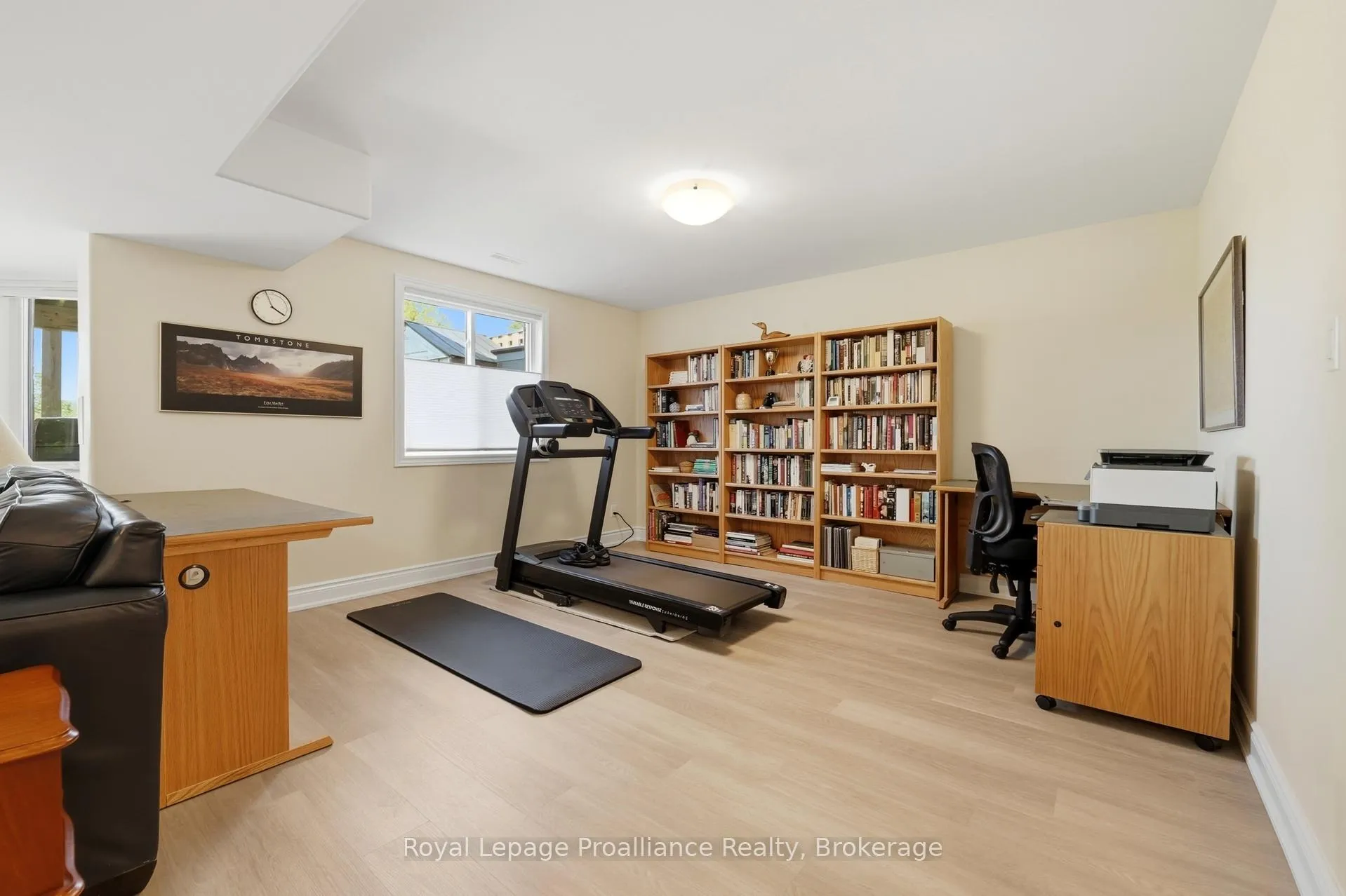 Photo 16 of 17 Hanover Court, Belleville, Thurlow Ward — HOMEH