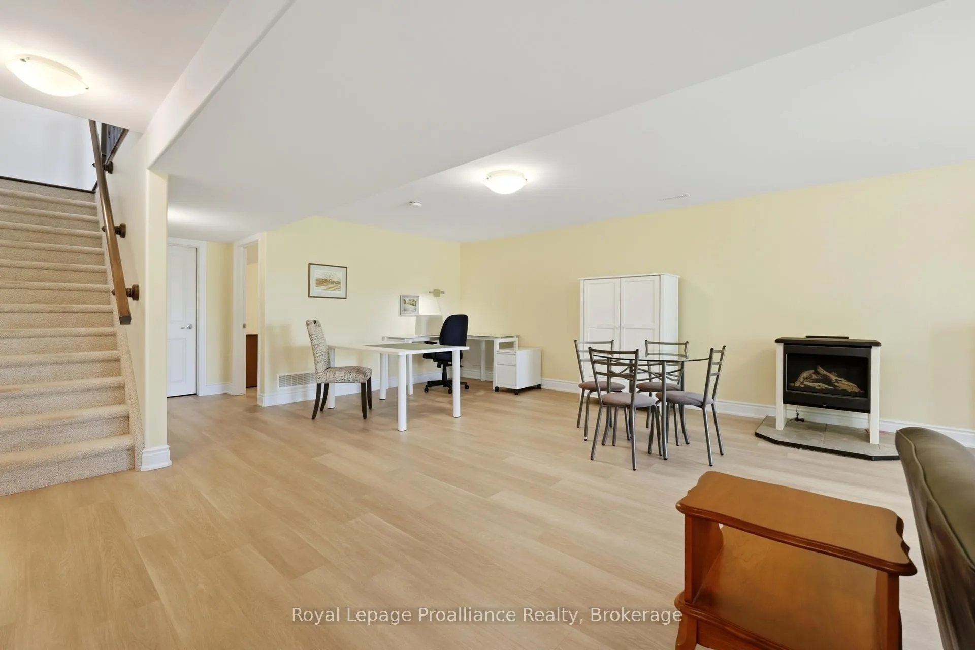 Photo 17 of 17 Hanover Court, Belleville, Thurlow Ward — HOMEH