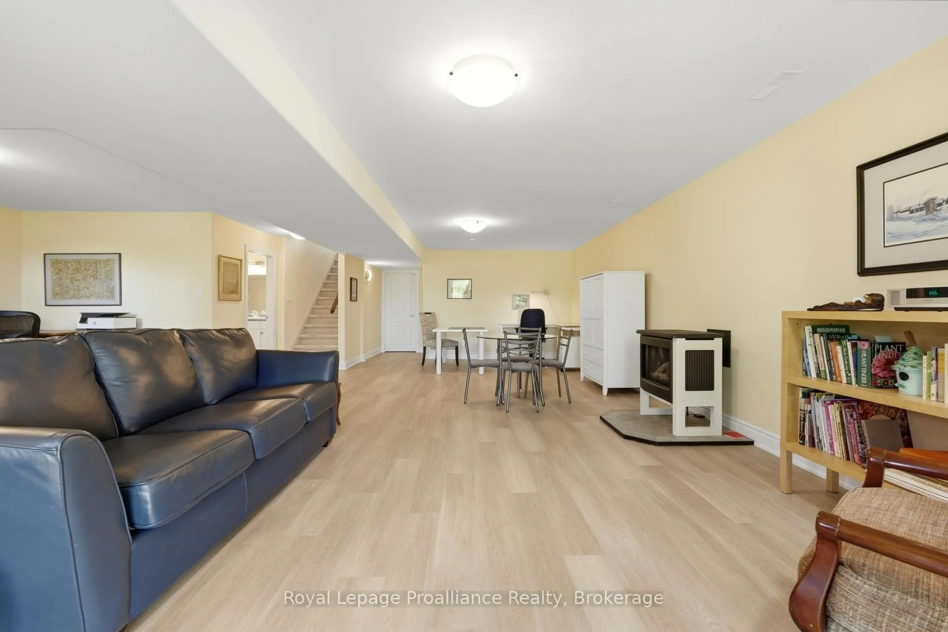 Photo 18 of 17 Hanover Court, Belleville, Thurlow Ward — HOMEH