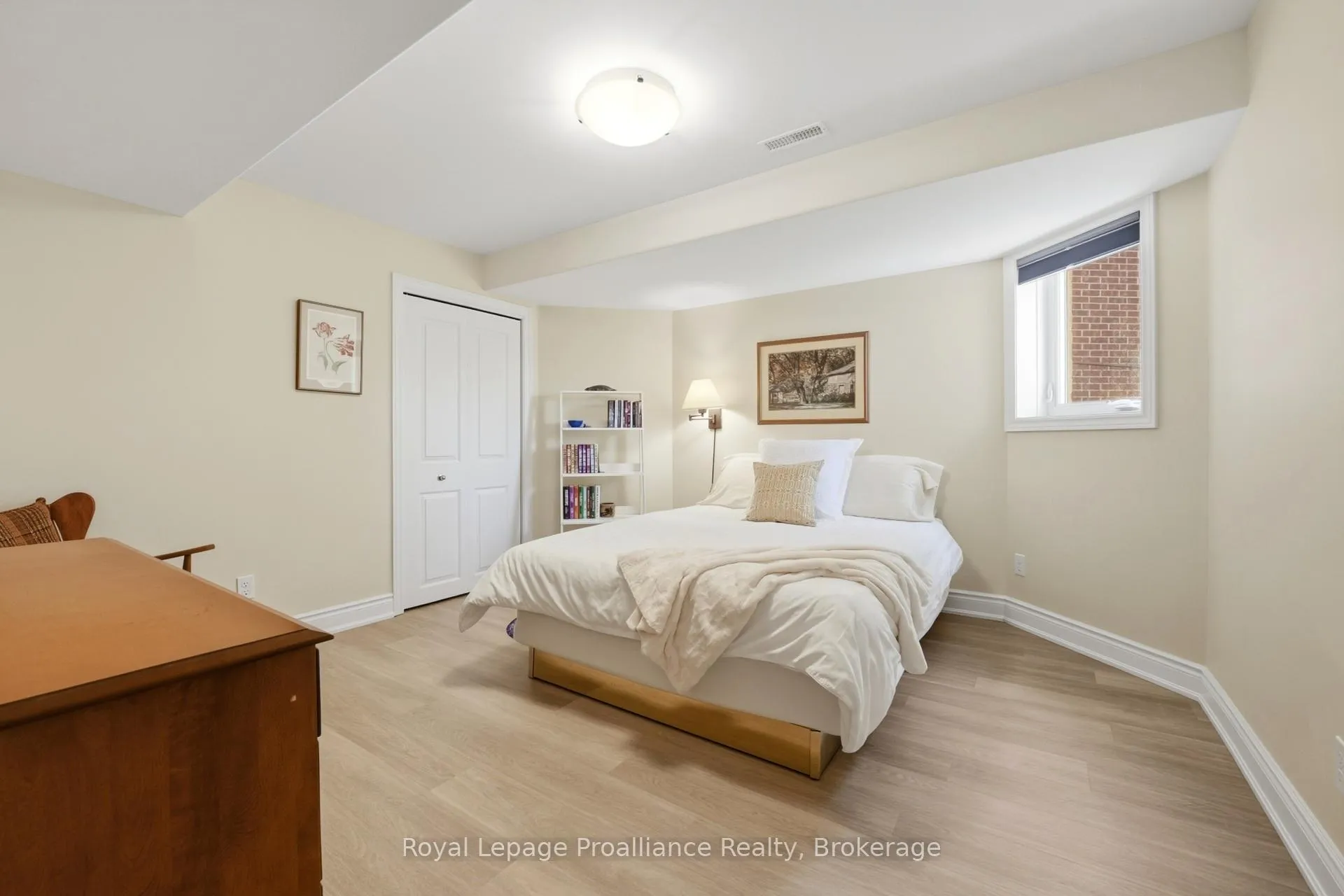Photo 19 of 17 Hanover Court, Belleville, Thurlow Ward — HOMEH