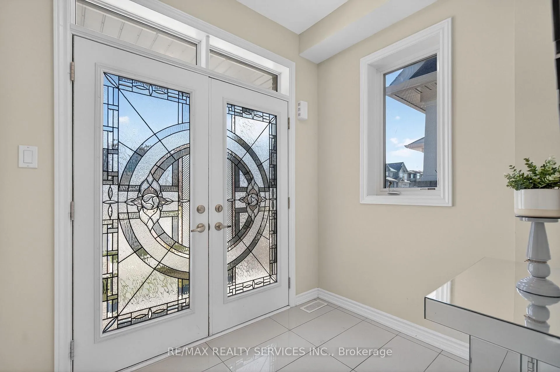 Photo 4 of 12 Ladd Avenue, Brantford — HOMEH