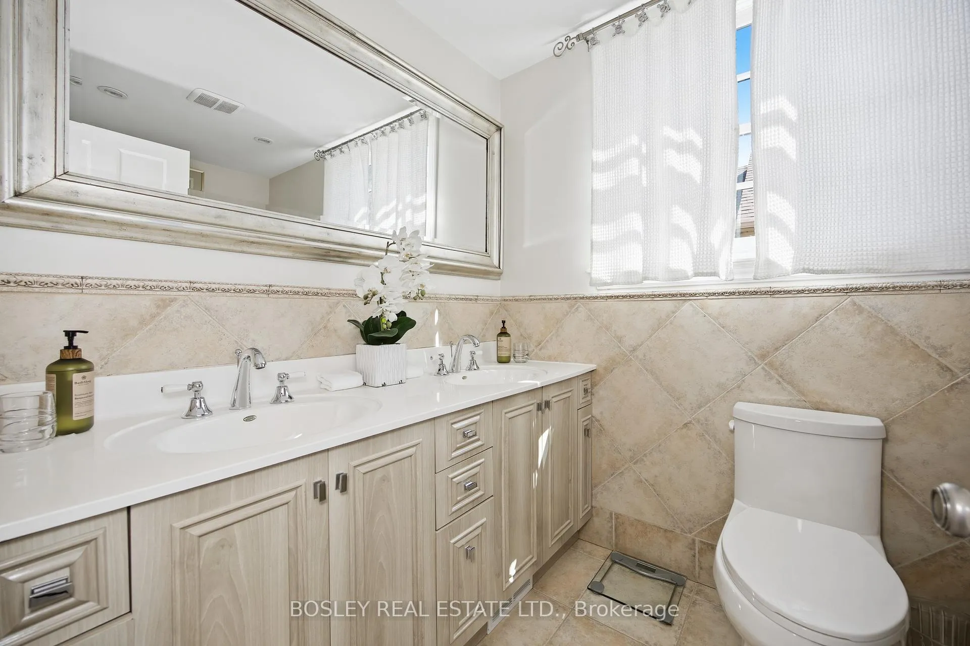 Photo 35 of 71 Sutherland Drive, Toronto, Leaside — HOMEH