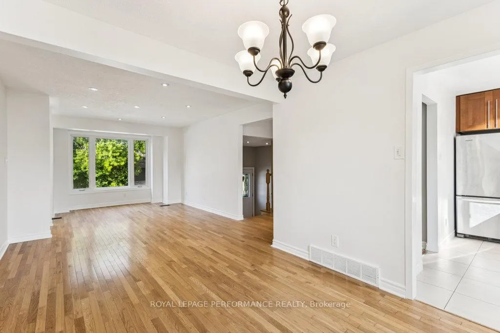 Photo 11 of 6 Gillespie Crescent, Ottawa, Hunt Club Woods — HOMEH