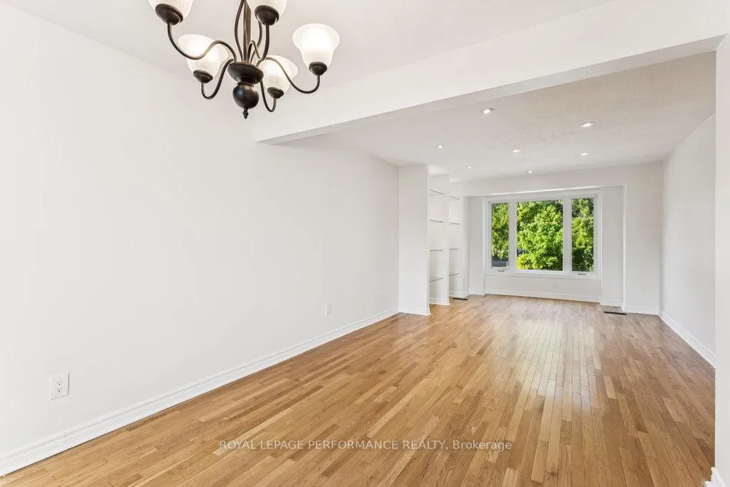 Photo 12 of 6 Gillespie Crescent, Ottawa, Hunt Club Woods — HOMEH