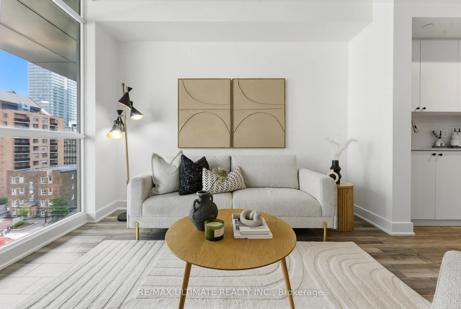 Photo 6 of Unit 618, 30 Roehampton Avenue, Toronto, Mount Pleasant West — HOMEH