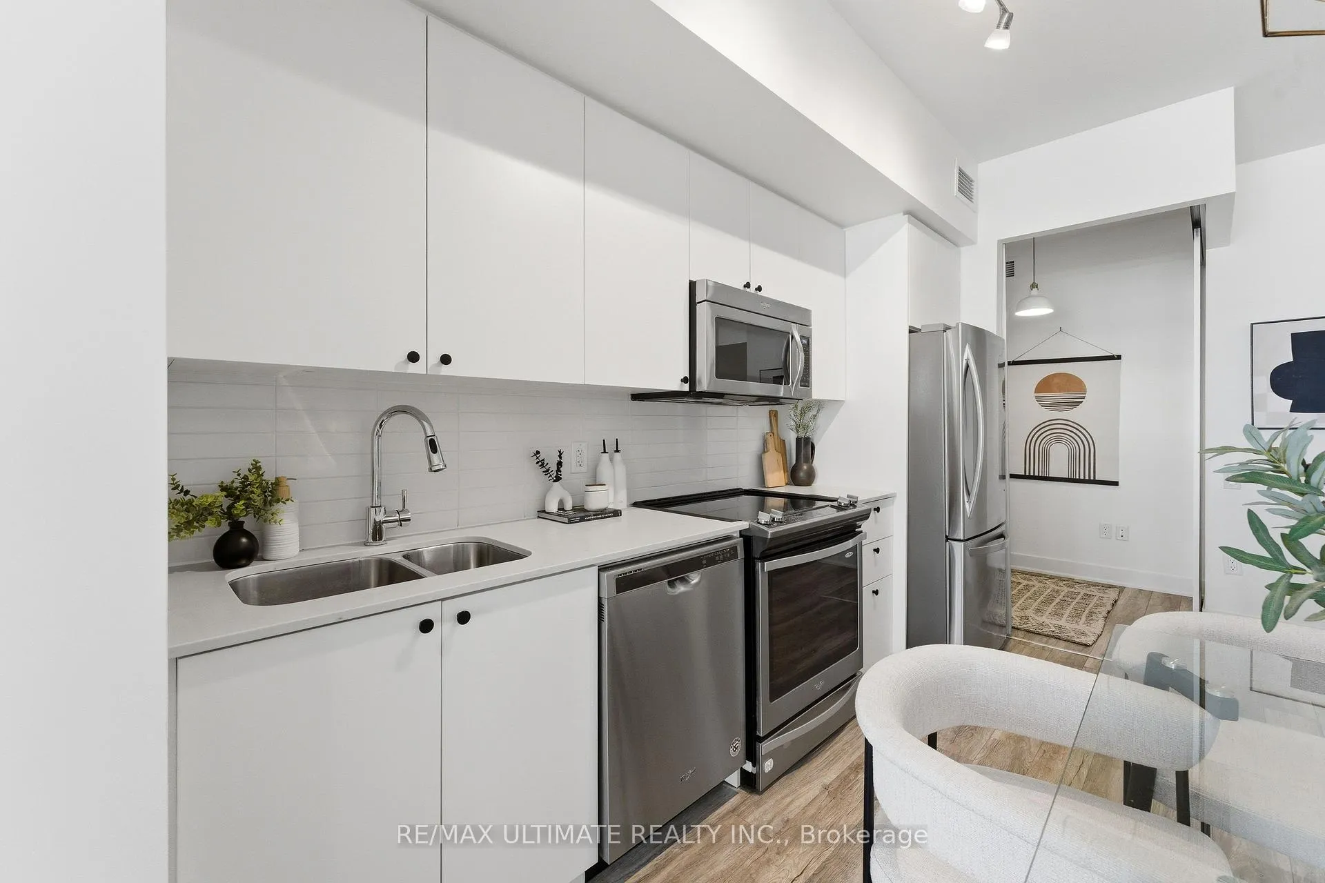 Photo 9 of Unit 618, 30 Roehampton Avenue, Toronto, Mount Pleasant West — HOMEH
