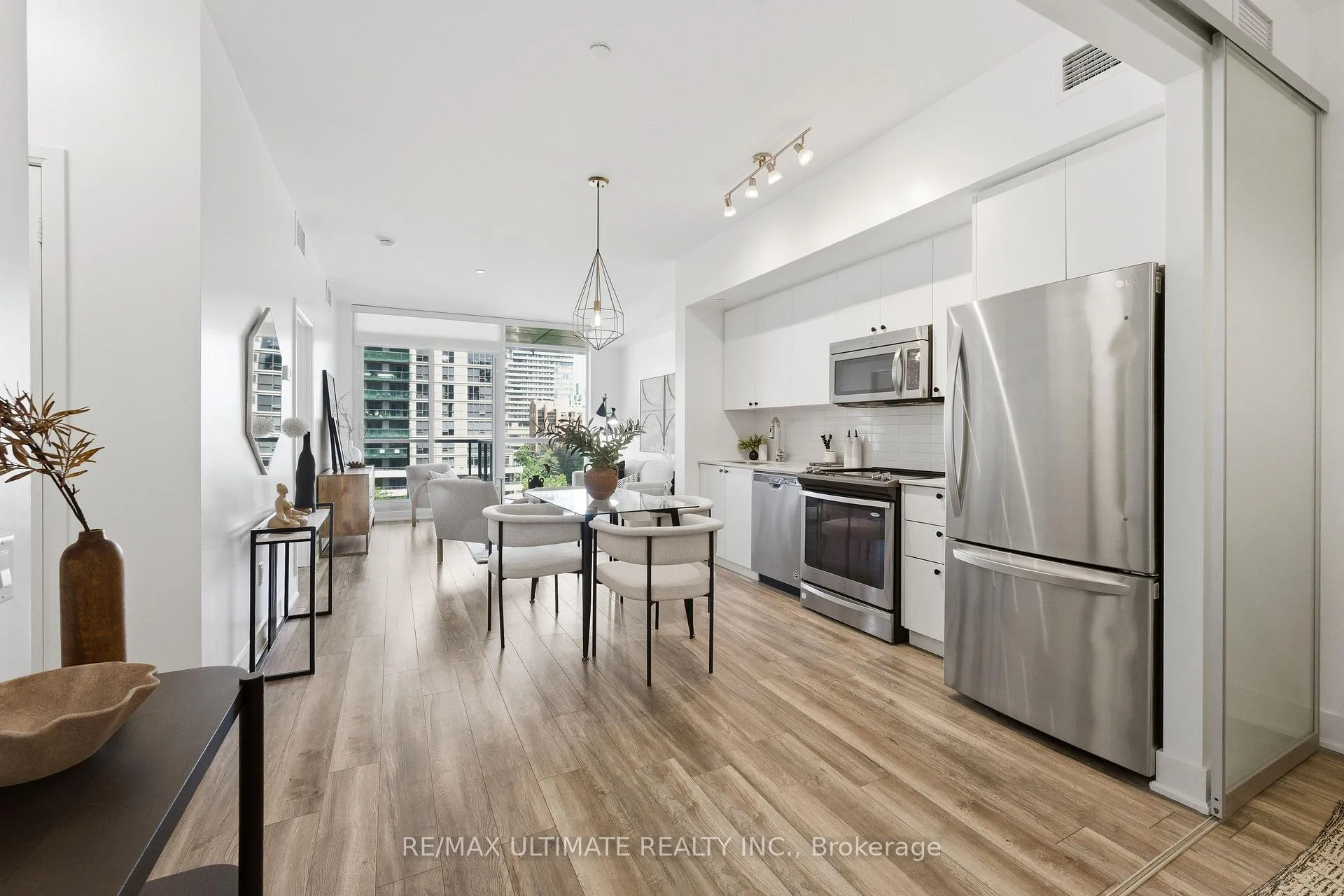Photo 10 of Unit 618, 30 Roehampton Avenue, Toronto, Mount Pleasant West — HOMEH