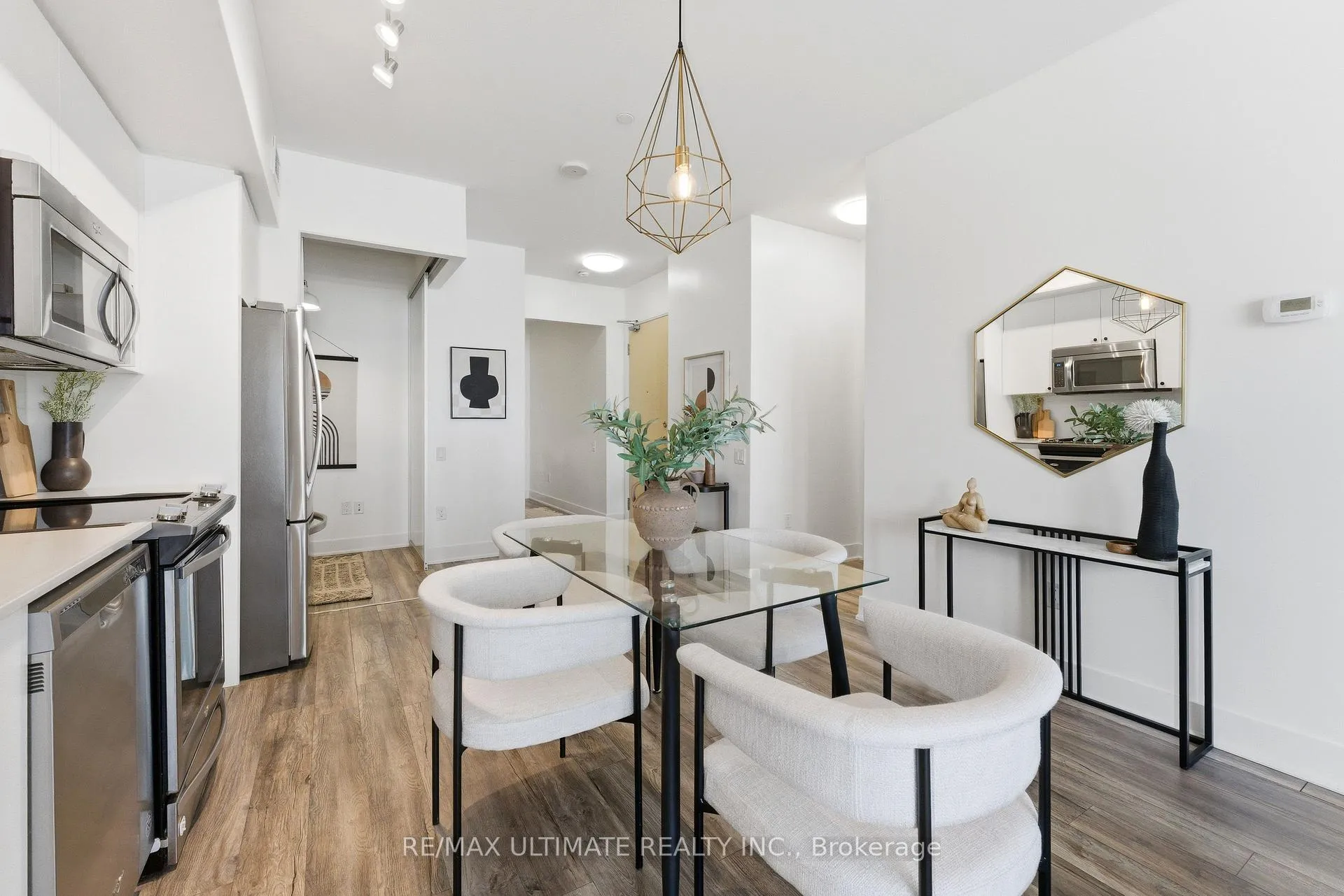 Photo 11 of Unit 618, 30 Roehampton Avenue, Toronto, Mount Pleasant West — HOMEH
