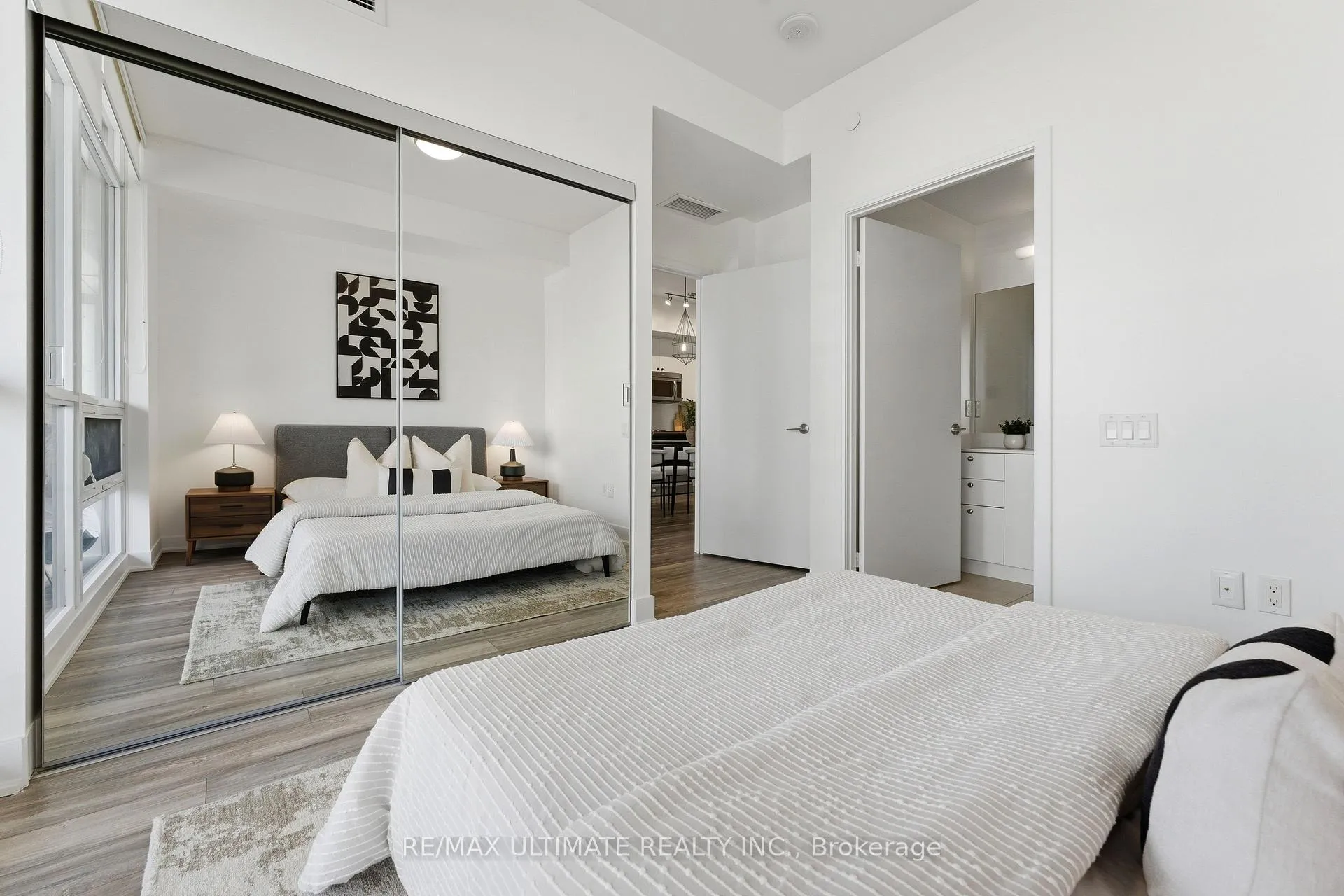 Photo 15 of Unit 618, 30 Roehampton Avenue, Toronto, Mount Pleasant West — HOMEH