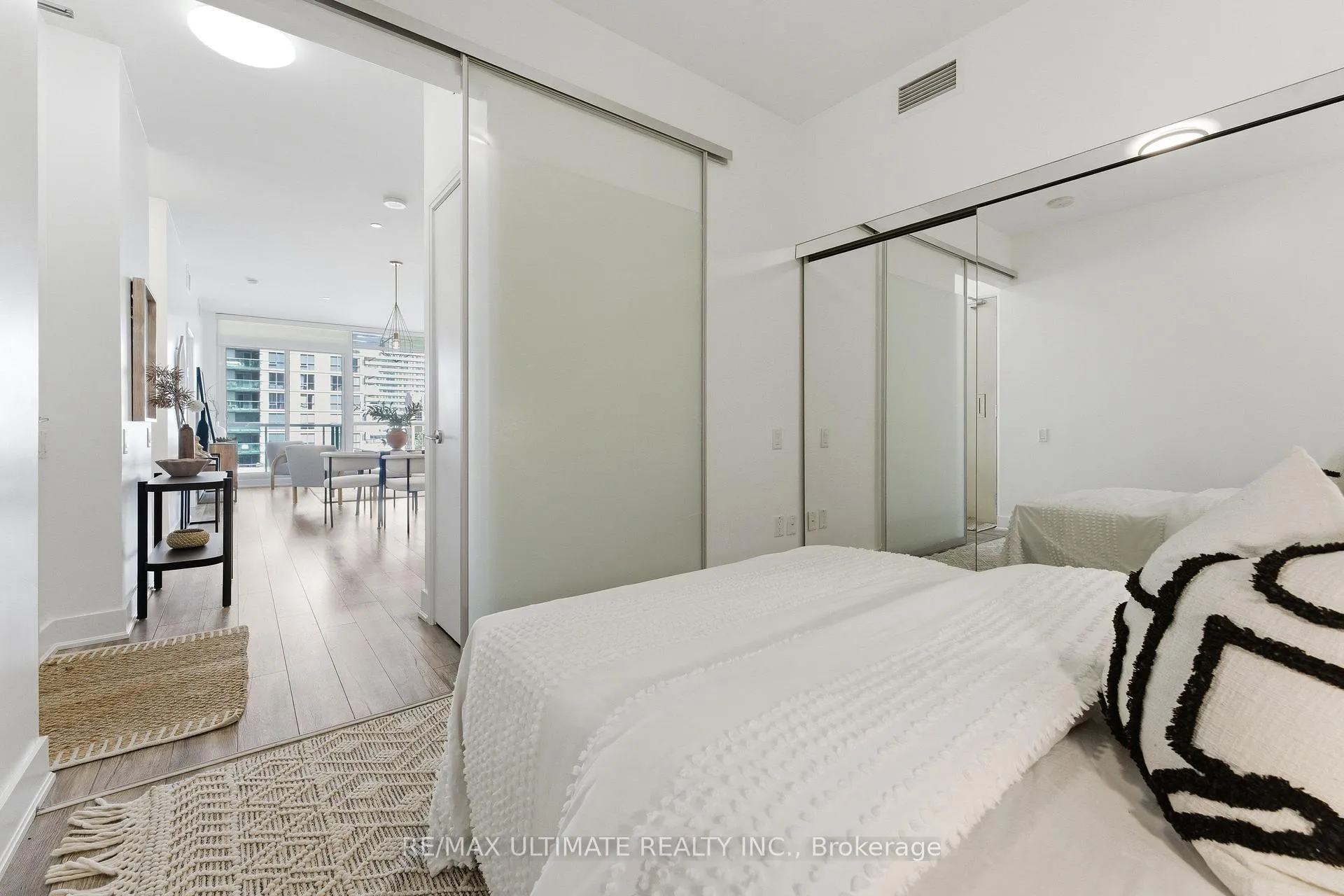 Photo 19 of Unit 618, 30 Roehampton Avenue, Toronto, Mount Pleasant West — HOMEH