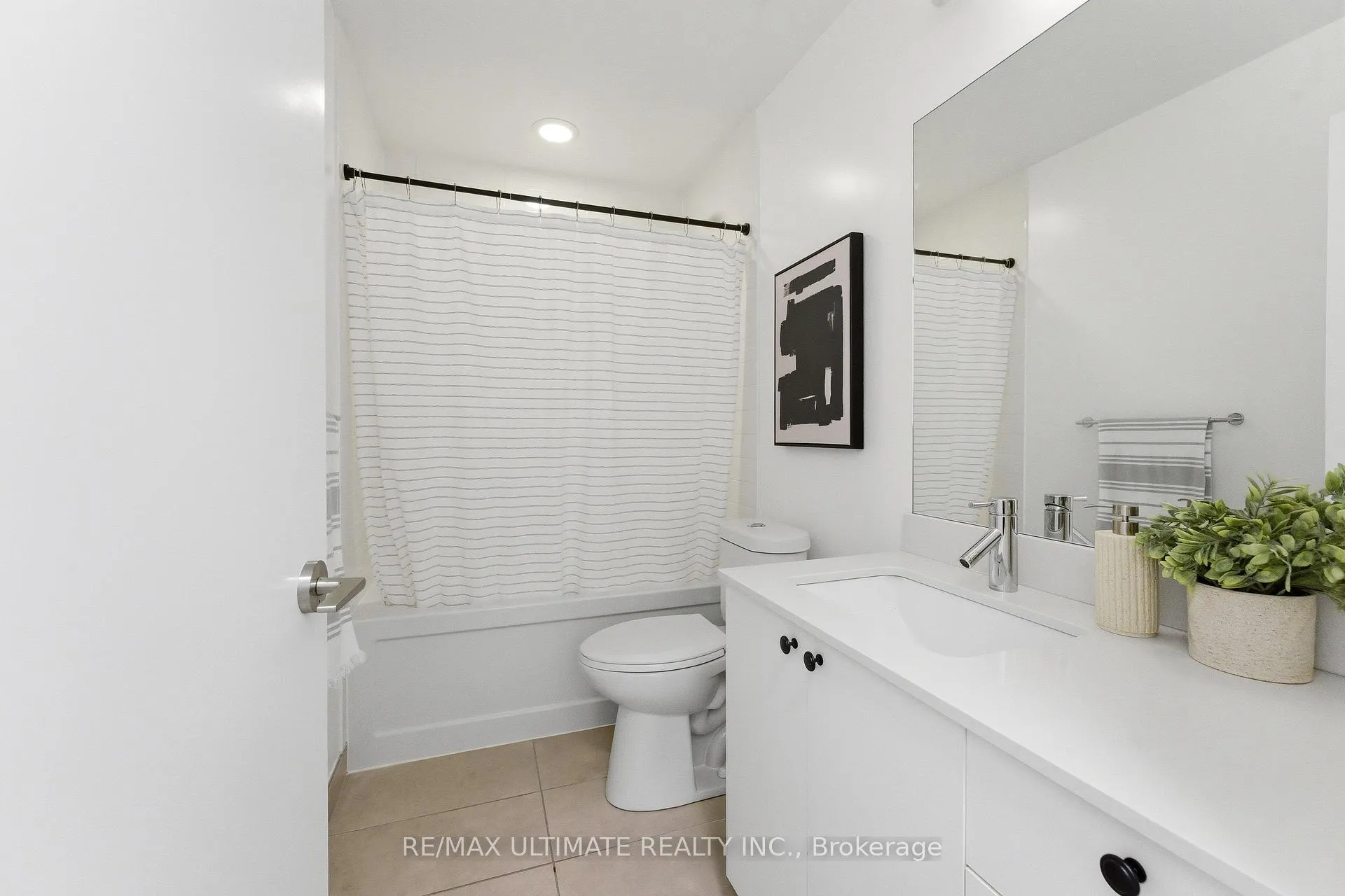 Photo 23 of Unit 618, 30 Roehampton Avenue, Toronto, Mount Pleasant West — HOMEH