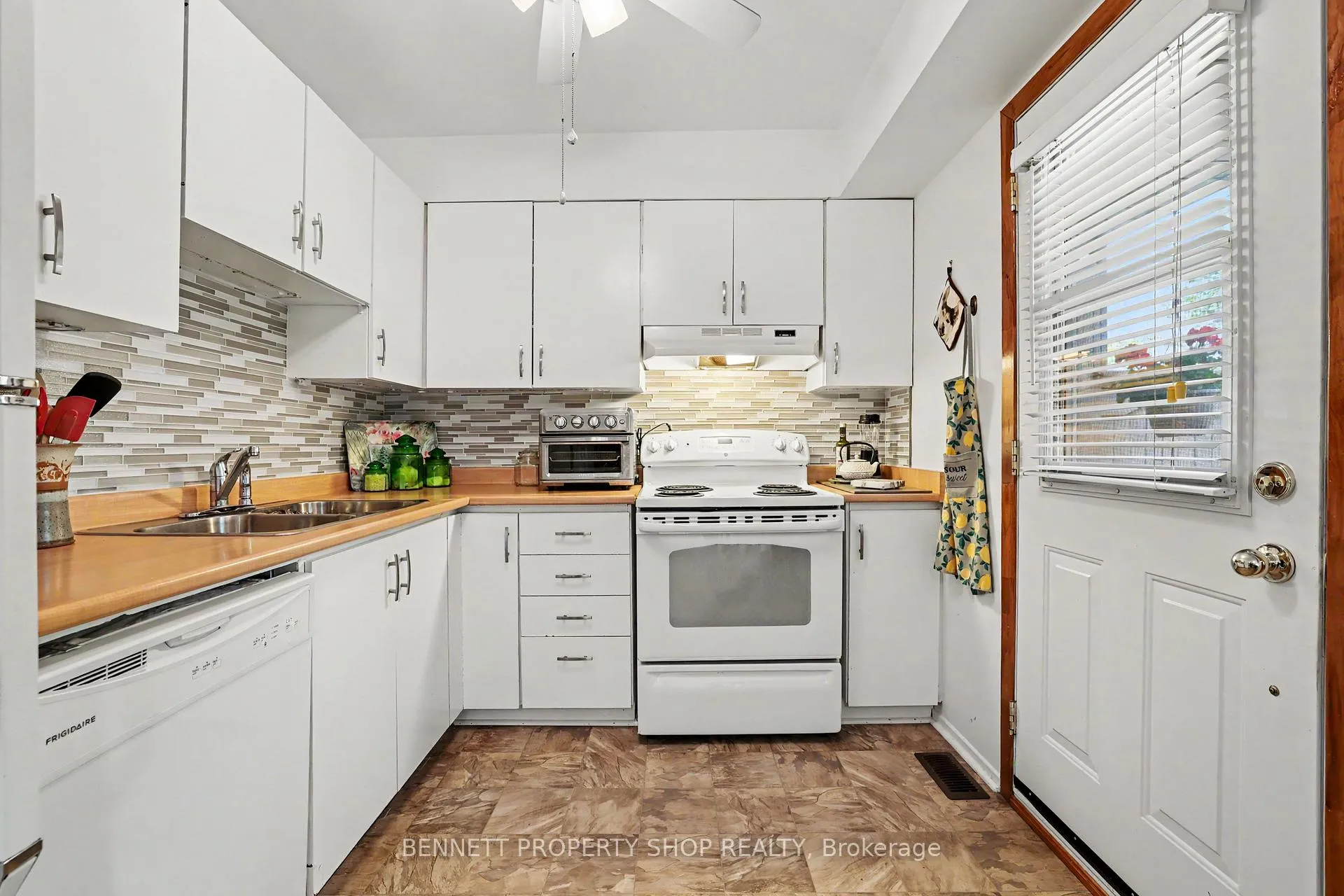 Photo 6 of Unit 61, 3205 Uplands Drive, Ottawa, Hunt Club Woods — HOMEH
