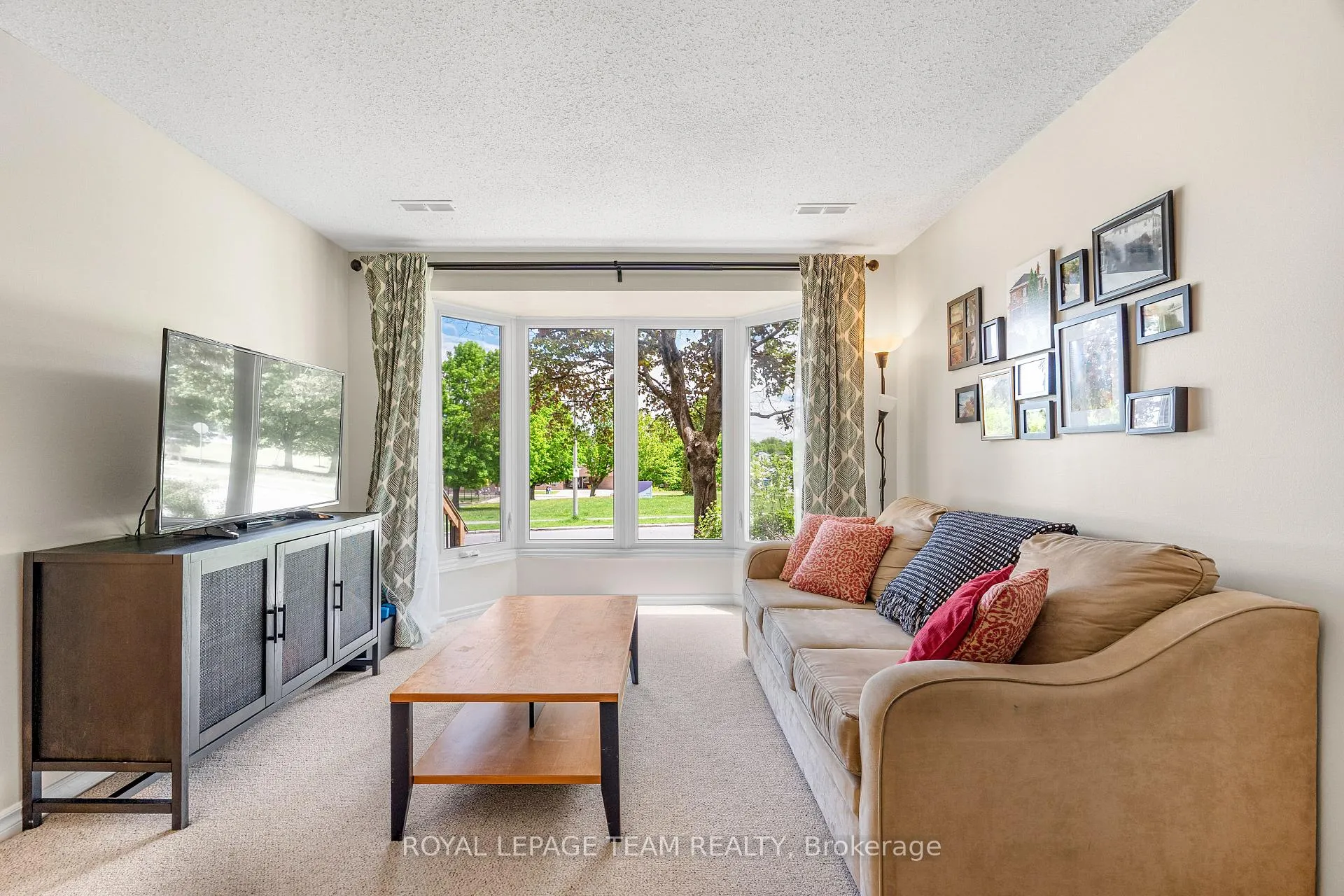 Photo 5 of 182 Owl Drive, Ottawa, Hunt Club/Western Community — HOMEH