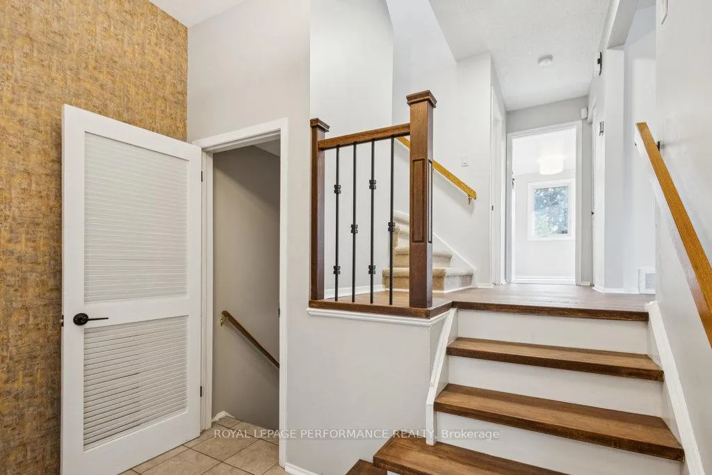 Photo 6 of 8 Gillespie Crescent, Ottawa, Hunt Club Woods — HOMEH