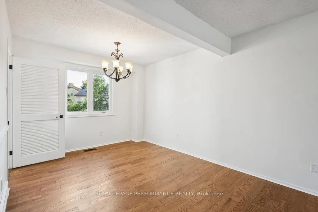 Photo 8 of 8 Gillespie Crescent, Ottawa, Hunt Club Woods — HOMEH