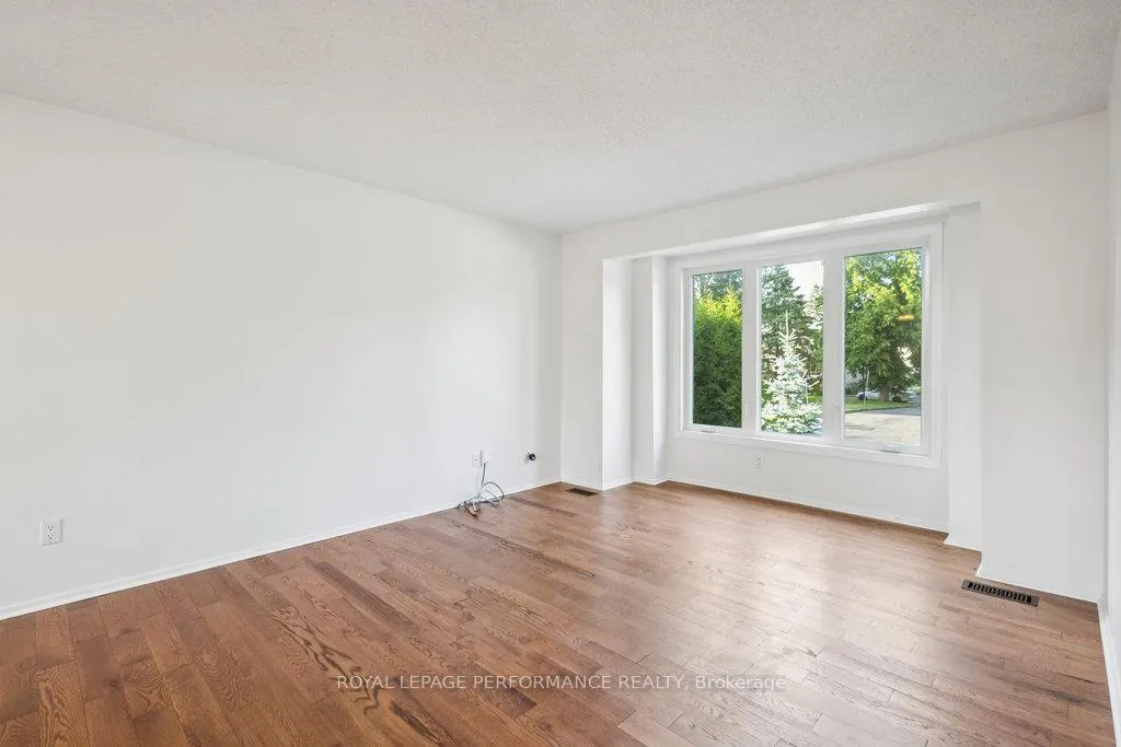 Photo 14 of 8 Gillespie Crescent, Ottawa, Hunt Club Woods — HOMEH