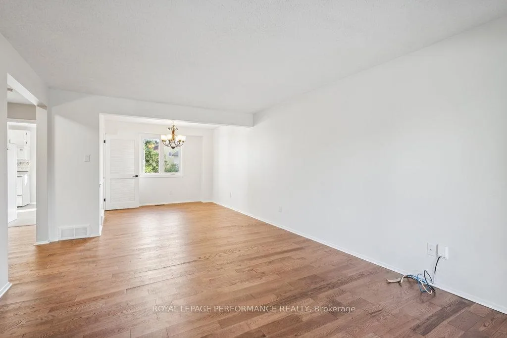 Photo 15 of 8 Gillespie Crescent, Ottawa, Hunt Club Woods — HOMEH