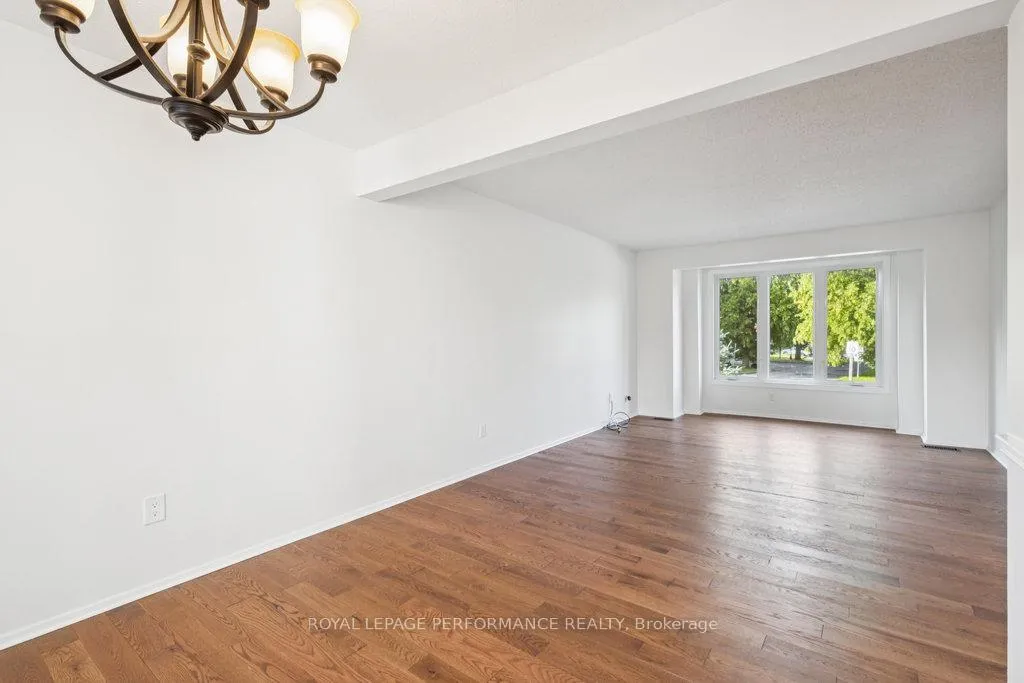 Photo 17 of 8 Gillespie Crescent, Ottawa, Hunt Club Woods — HOMEH