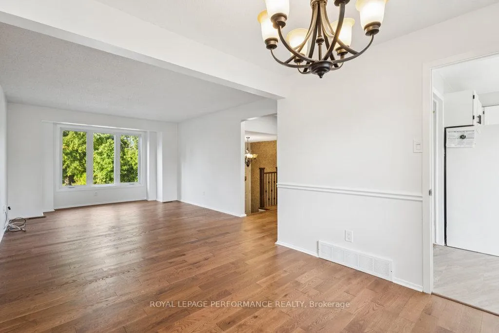 Photo 18 of 8 Gillespie Crescent, Ottawa, Hunt Club Woods — HOMEH