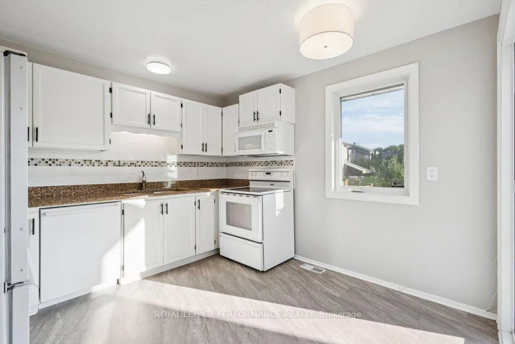 Photo 19 of 8 Gillespie Crescent, Ottawa, Hunt Club Woods — HOMEH