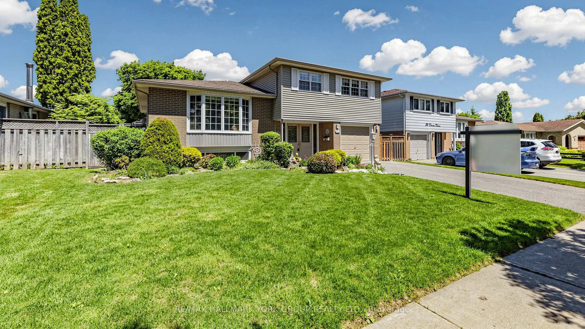 Photo 3 of 24 Devins Drive, Aurora, Aurora Heights — HOMEH