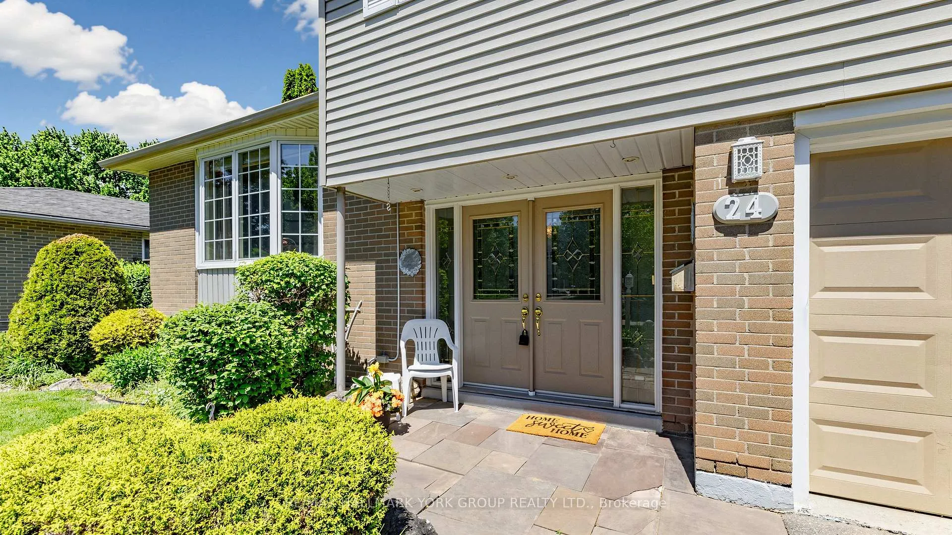 Photo 6 of 24 Devins Drive, Aurora, Aurora Heights — HOMEH
