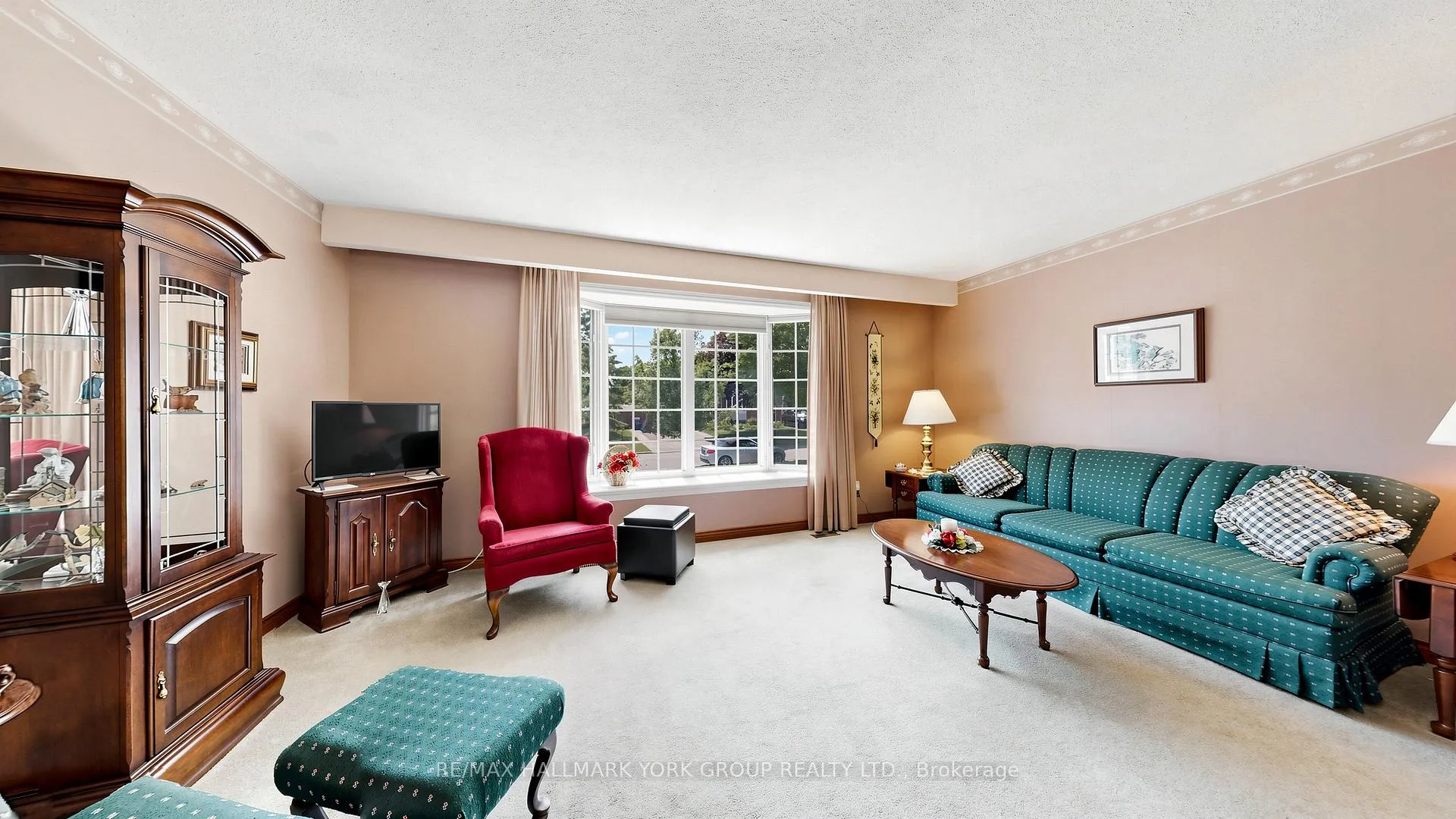 Photo 7 of 24 Devins Drive, Aurora, Aurora Heights — HOMEH
