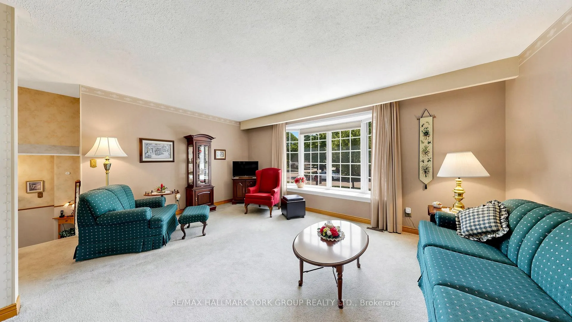 Photo 8 of 24 Devins Drive, Aurora, Aurora Heights — HOMEH