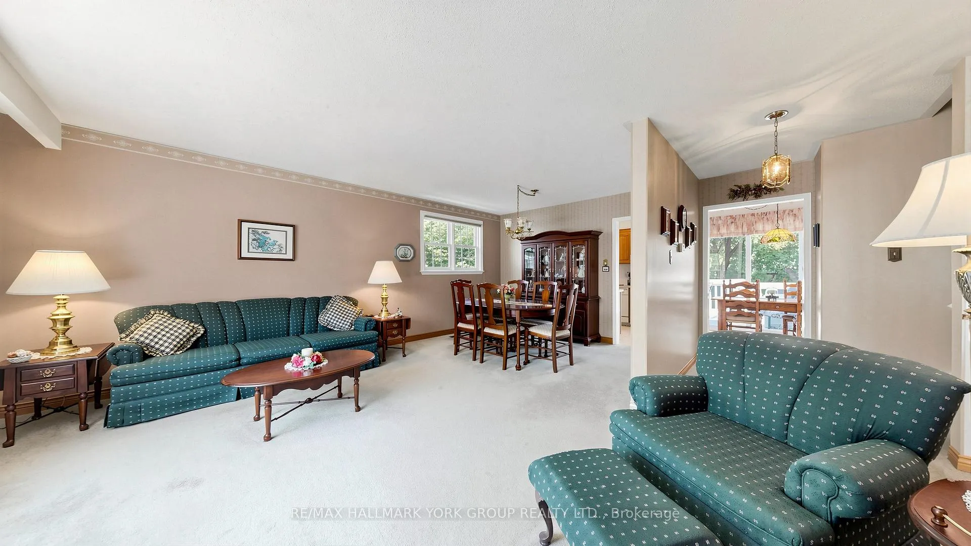 Photo 10 of 24 Devins Drive, Aurora, Aurora Heights — HOMEH