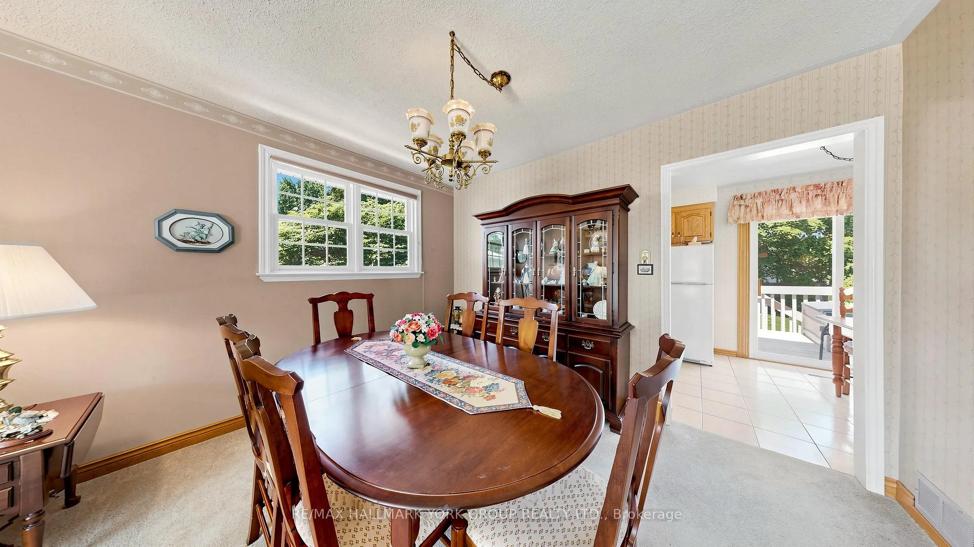 Photo 11 of 24 Devins Drive, Aurora, Aurora Heights — HOMEH