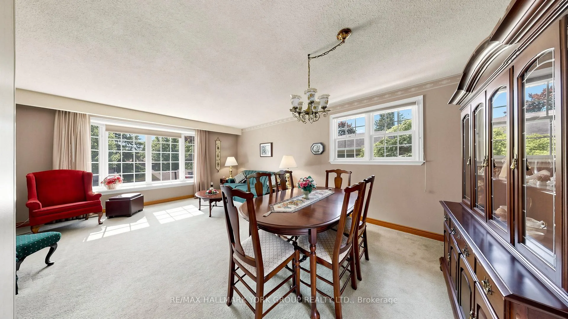 Photo 12 of 24 Devins Drive, Aurora, Aurora Heights — HOMEH